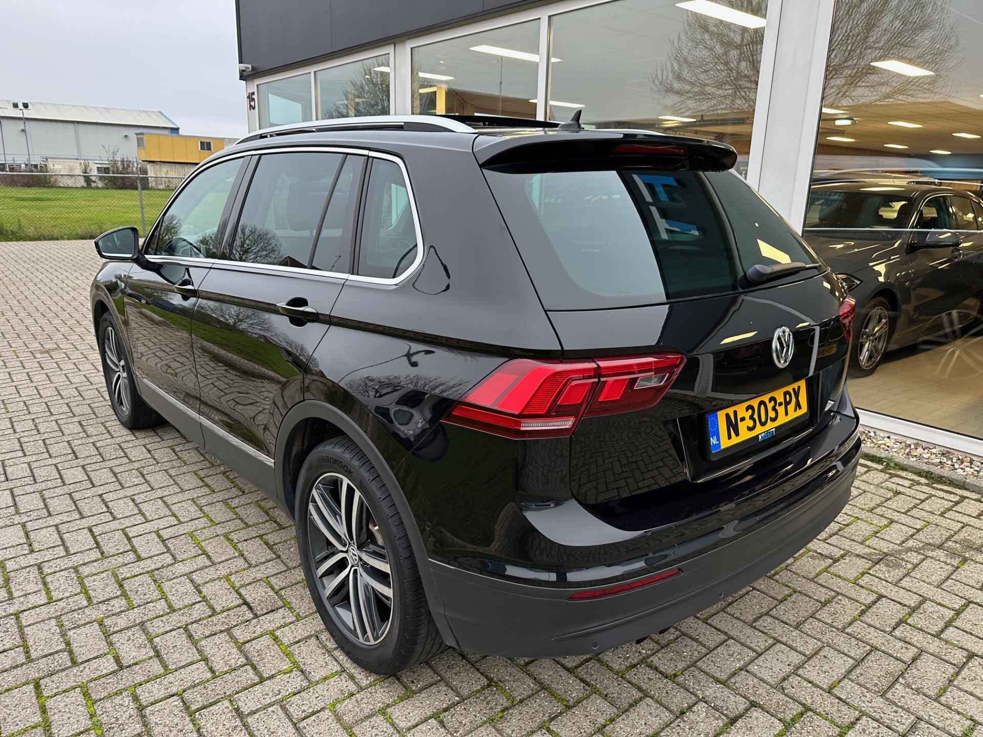 Volkswagen Tiguan 1.5 TSI ACT Comfortline Panorama | Navi | APP - 9/37