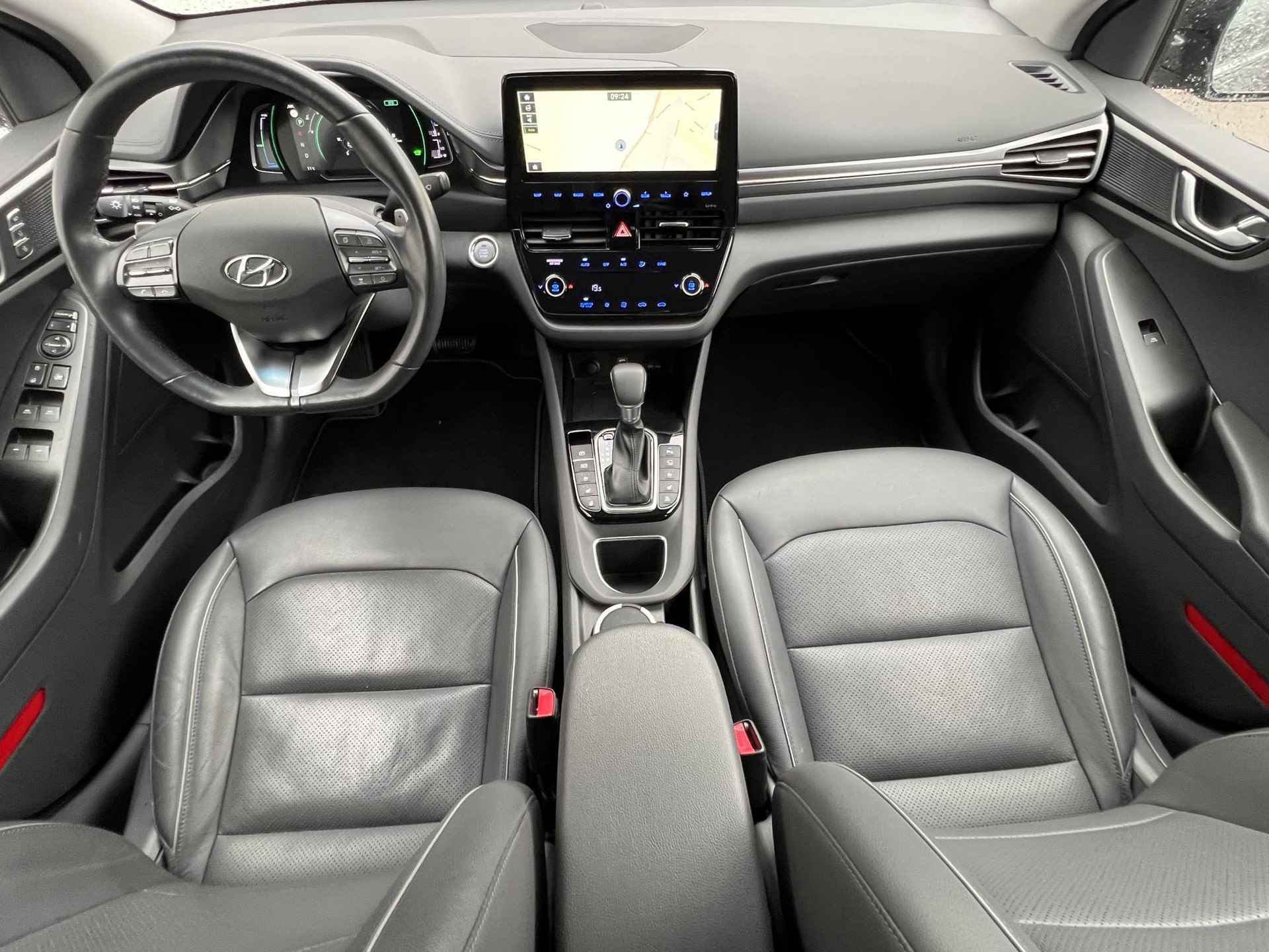Hyundai IONIQ 1.6 GDi PHEV Premium Automaat / Leder / Stuur-, stoel- en achterbankverwarming / Bluelink nagivatie / - 2/59