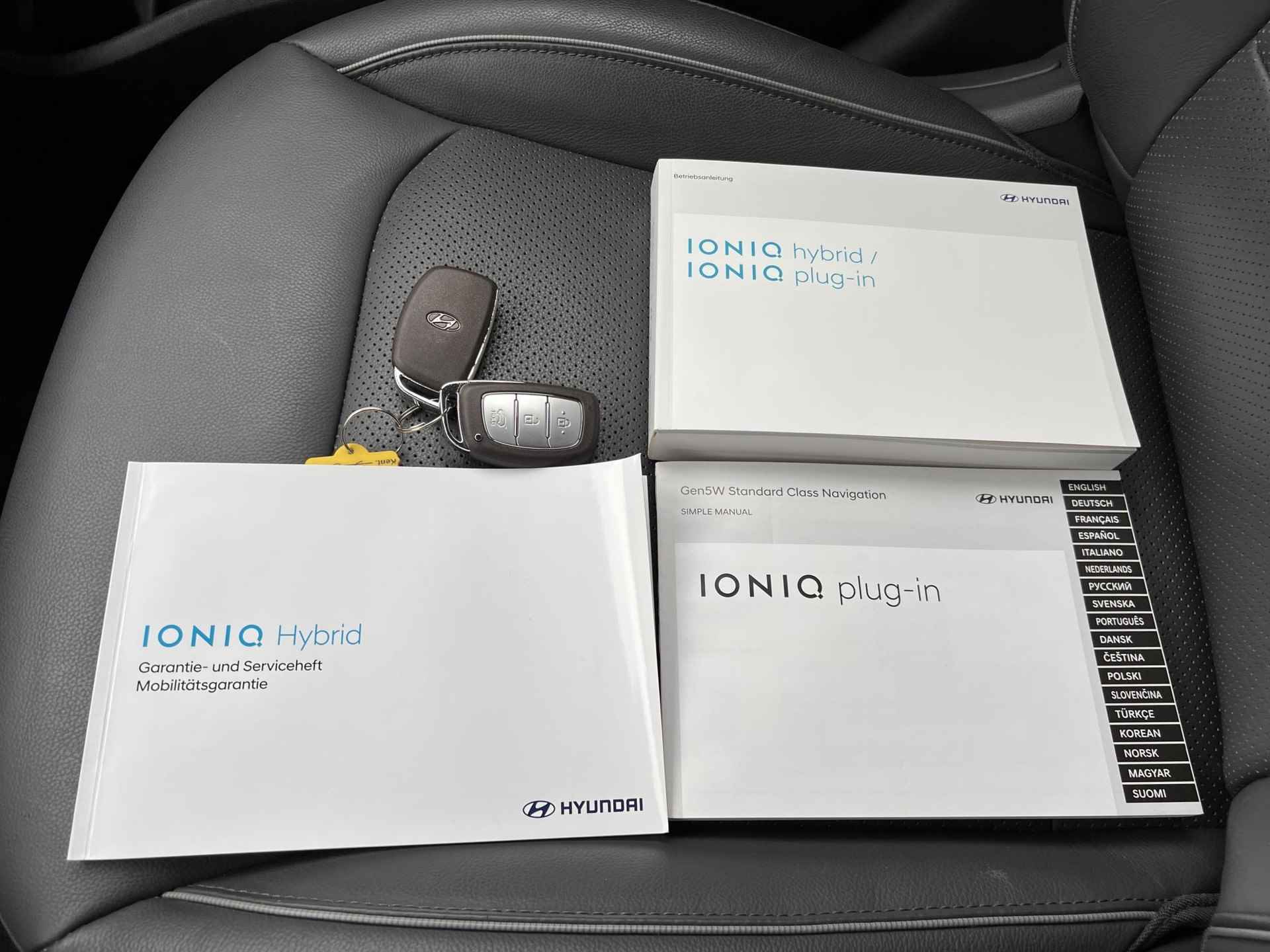 Hyundai IONIQ 1.6 GDi PHEV Premium Automaat / Leder / Stuur-, stoel- en achterbankverwarming / Bluelink nagivatie / - 6/59