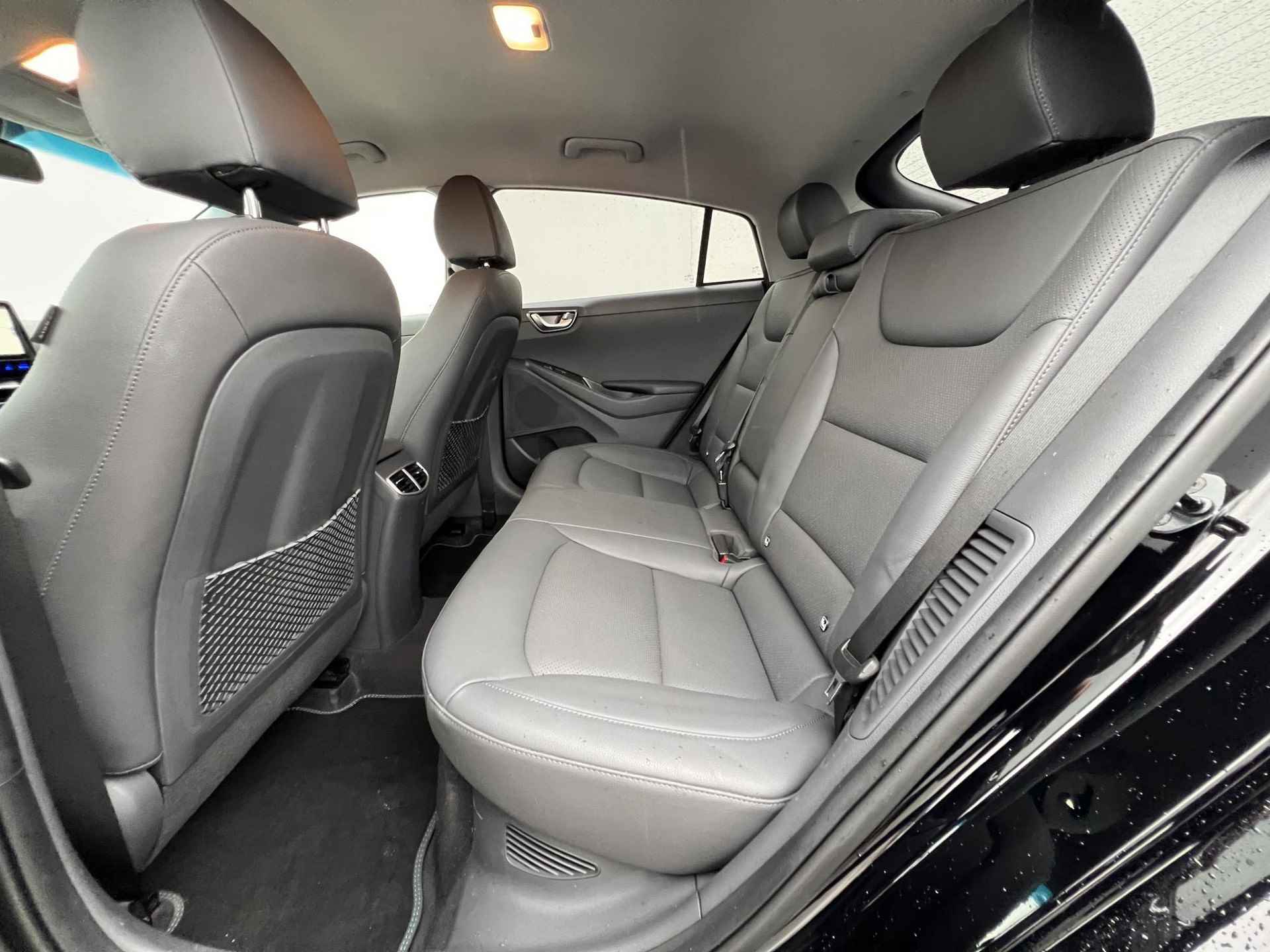 Hyundai IONIQ 1.6 GDi PHEV Premium Automaat / Leder / Stuur-, stoel- en achterbankverwarming / Bluelink nagivatie / - 9/59