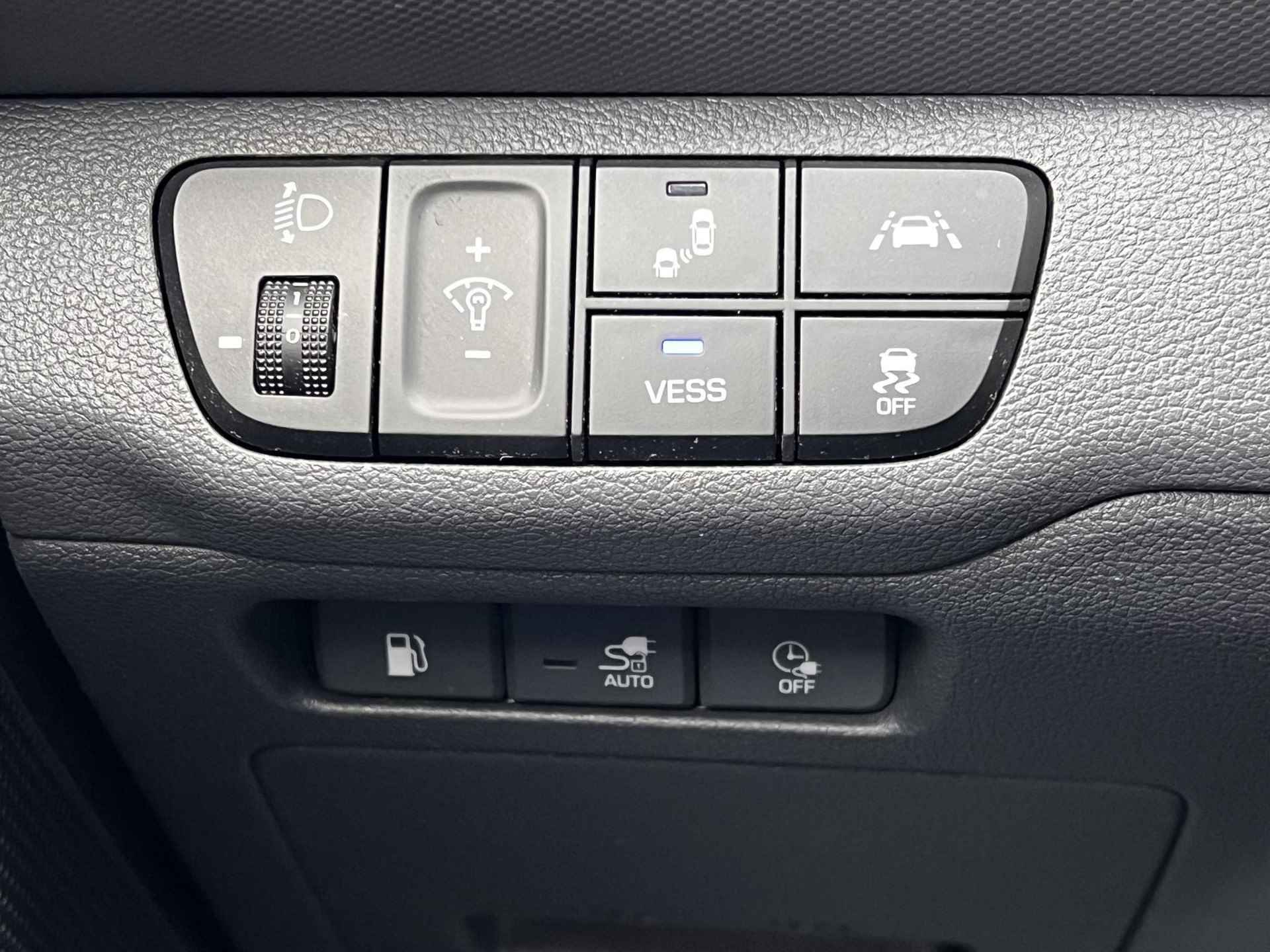 Hyundai IONIQ 1.6 GDi PHEV Premium Automaat / Leder / Stuur-, stoel- en achterbankverwarming / Bluelink nagivatie / - 11/59