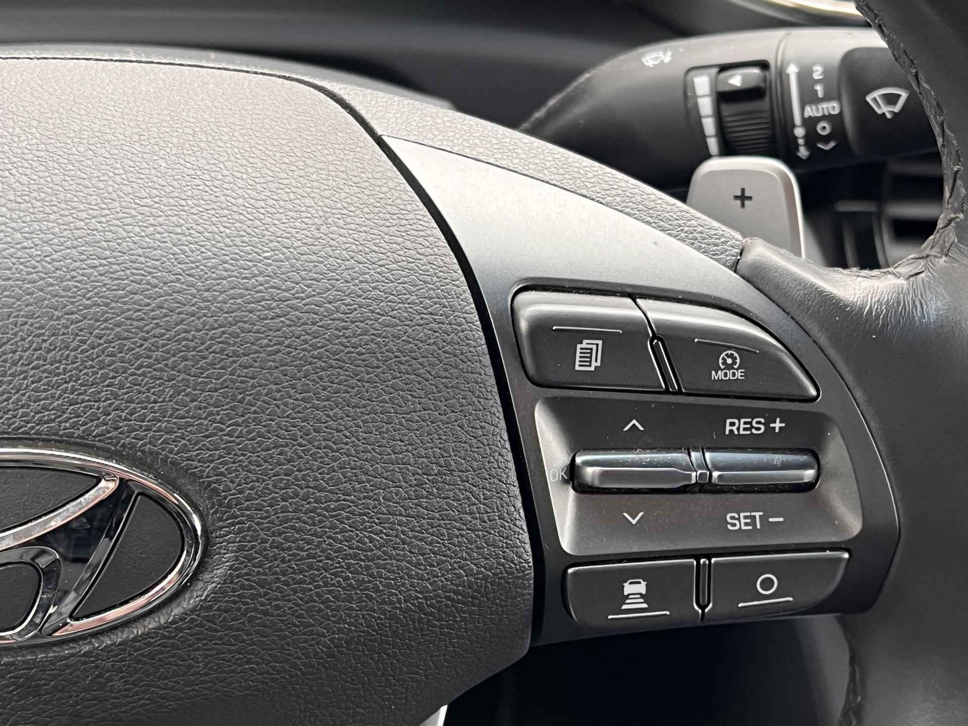 Hyundai IONIQ 1.6 GDi PHEV Premium Automaat / Leder / Stuur-, stoel- en achterbankverwarming / Bluelink nagivatie / - 13/59