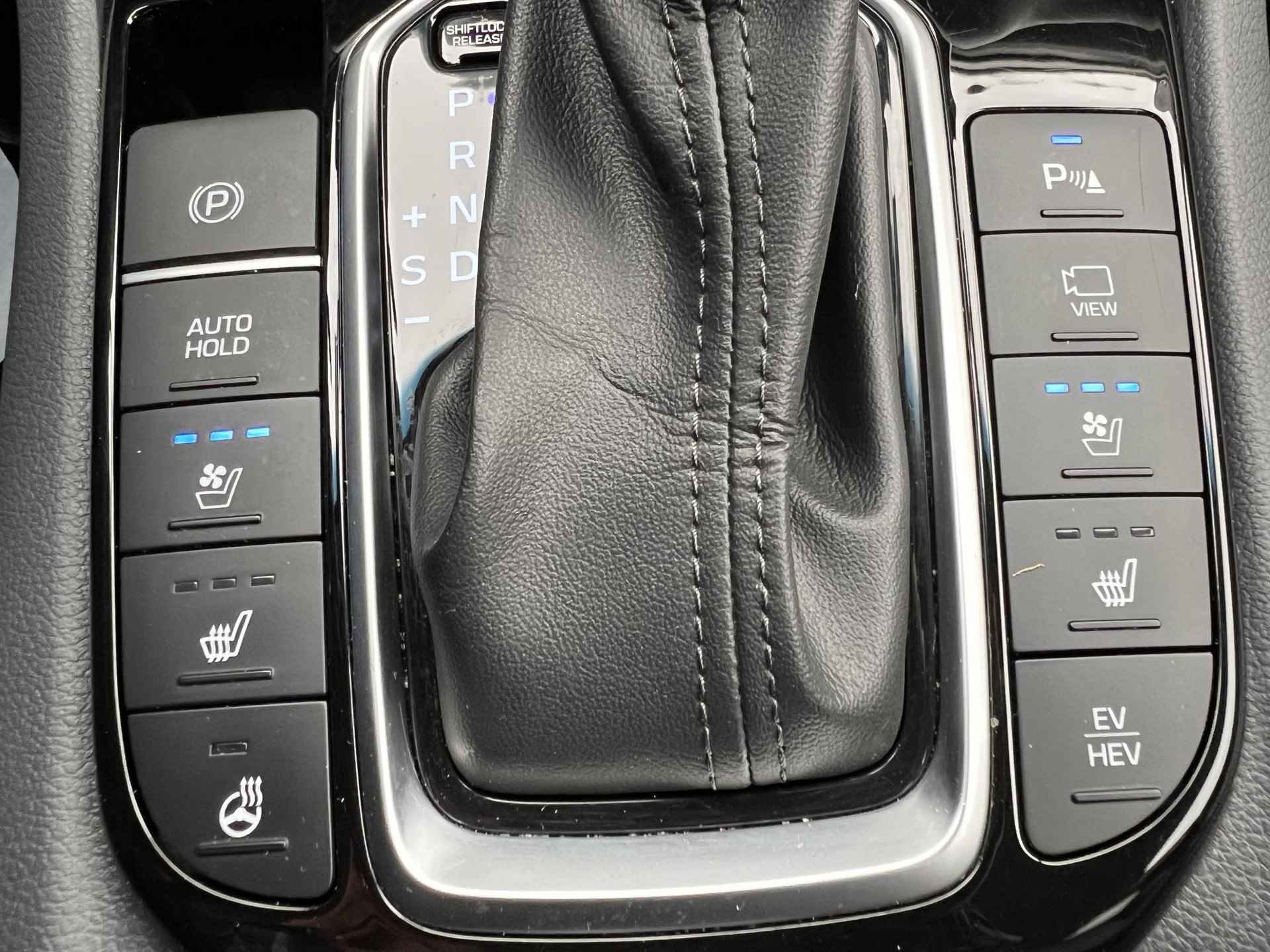 Hyundai IONIQ 1.6 GDi PHEV Premium Automaat / Leder / Stuur-, stoel- en achterbankverwarming / Bluelink nagivatie / - 21/59