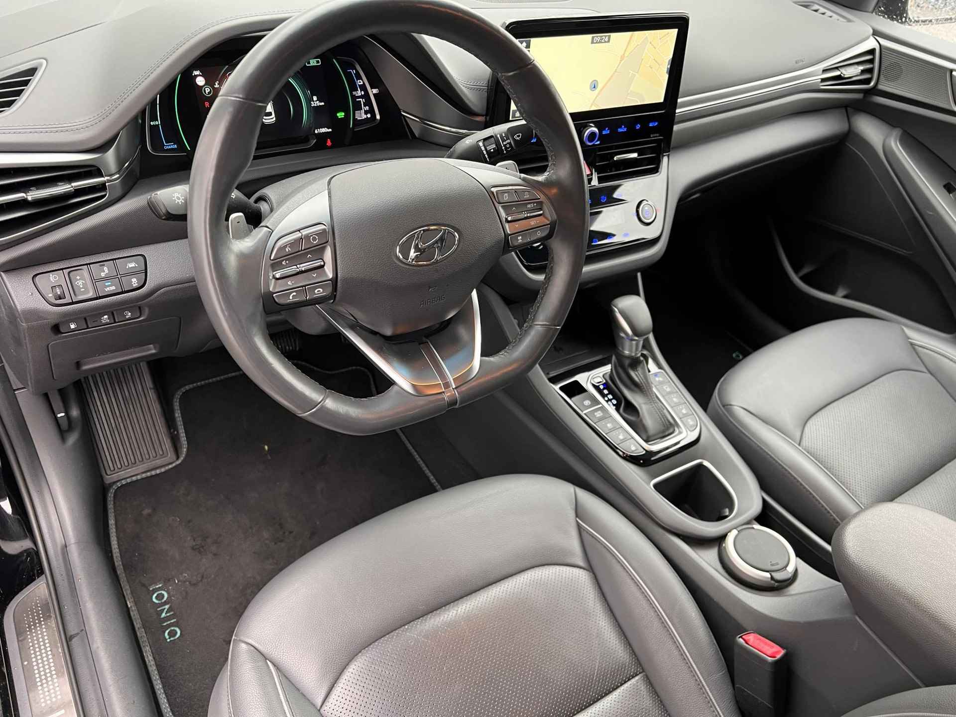 Hyundai IONIQ 1.6 GDi PHEV Premium Automaat / Leder / Stuur-, stoel- en achterbankverwarming / Bluelink nagivatie / - 24/59