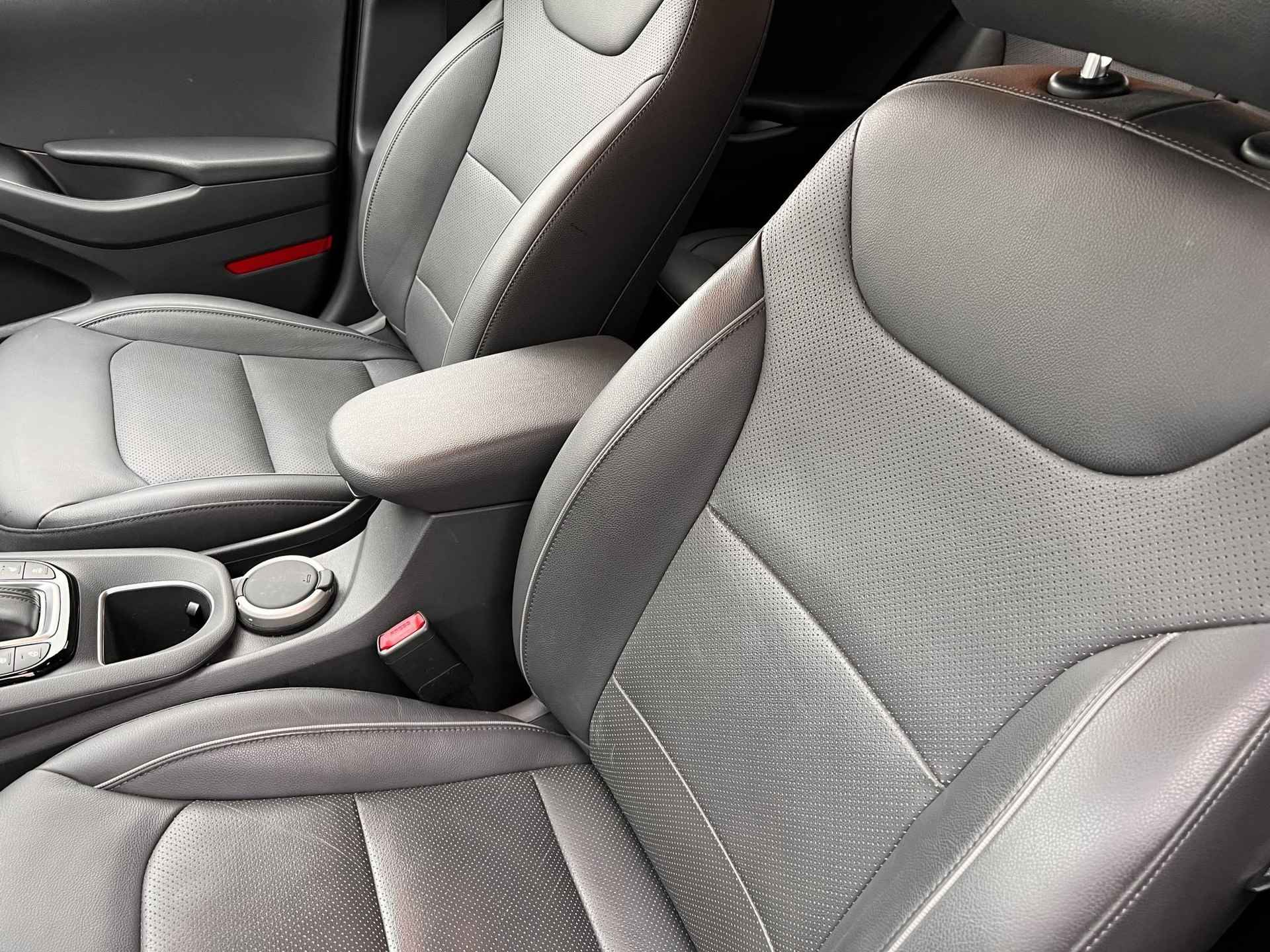 Hyundai IONIQ 1.6 GDi PHEV Premium Automaat / Leder / Stuur-, stoel- en achterbankverwarming / Bluelink nagivatie / - 27/59
