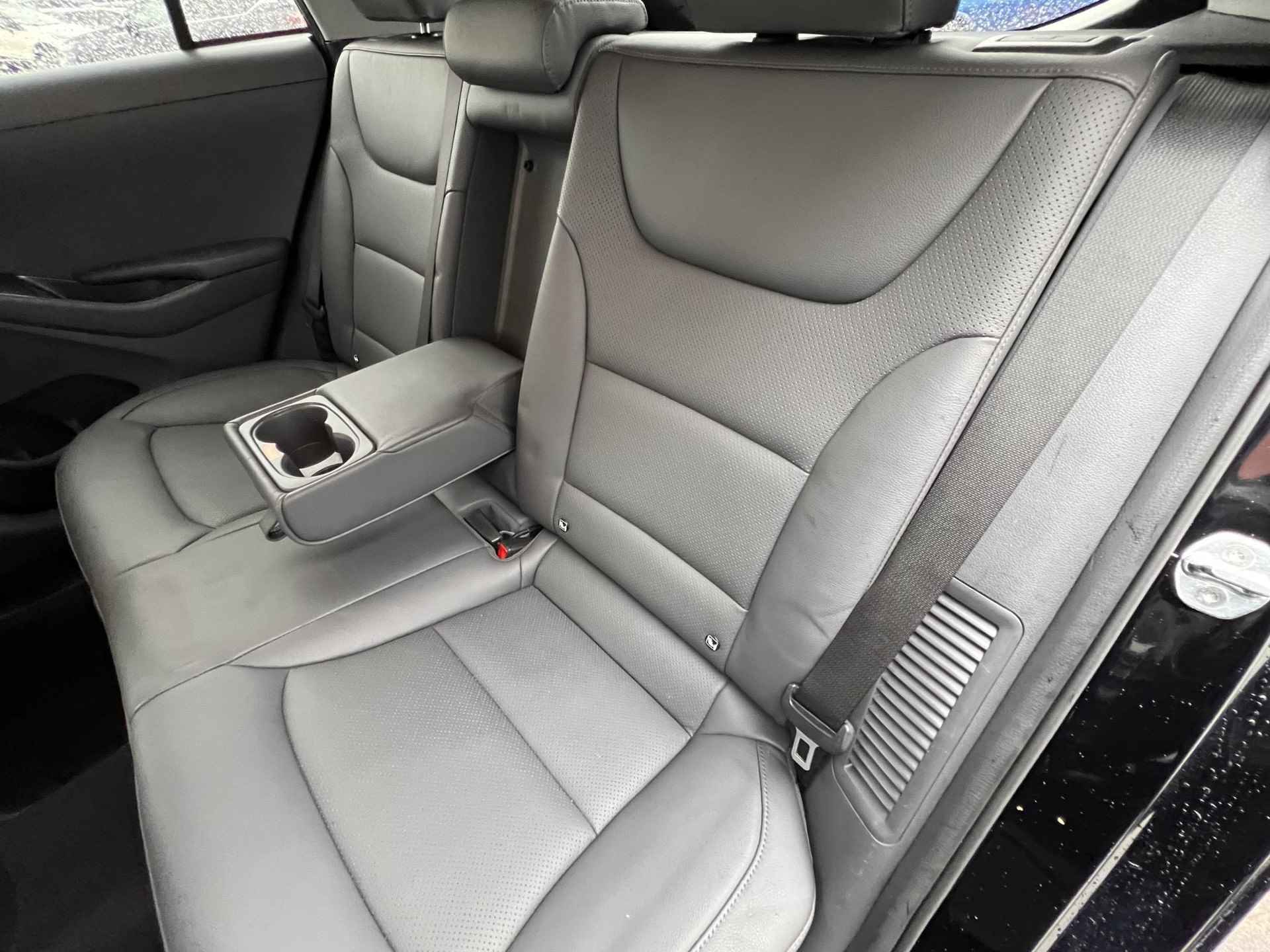 Hyundai IONIQ 1.6 GDi PHEV Premium Automaat / Leder / Stuur-, stoel- en achterbankverwarming / Bluelink nagivatie / - 28/59
