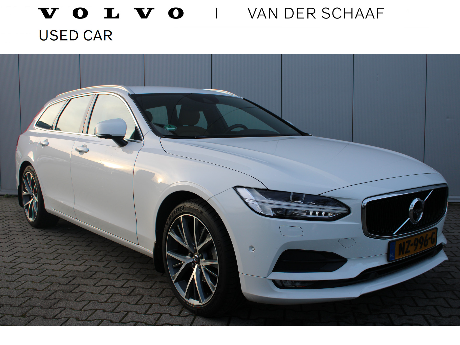 Volvo V90 D4 Automaat Momentum | Dealer onderhouden | Leder  | Full LED |