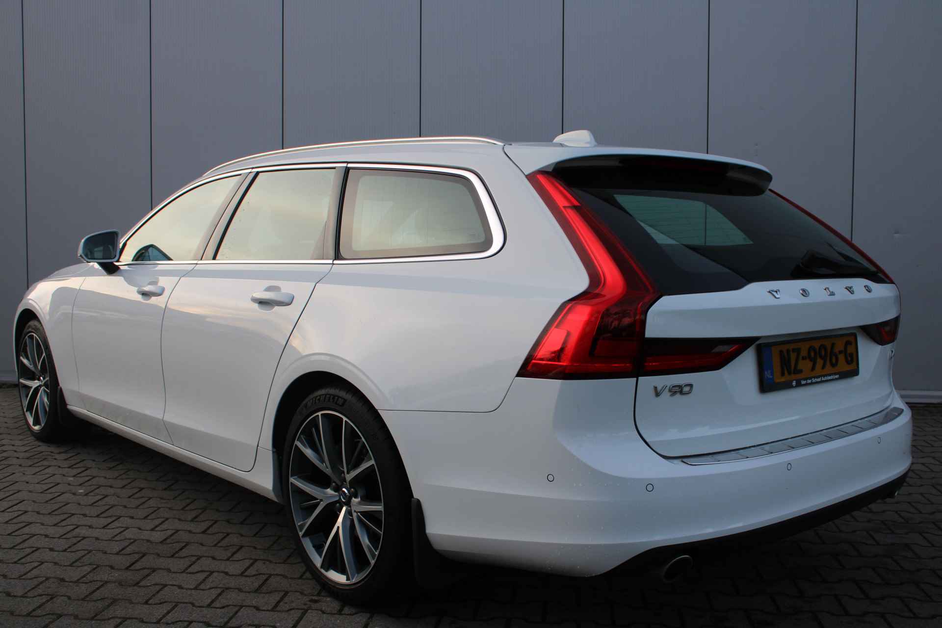 Volvo V90 D4 Automaat Momentum | Dealer onderhouden | Leder  | Full LED | - 3/32