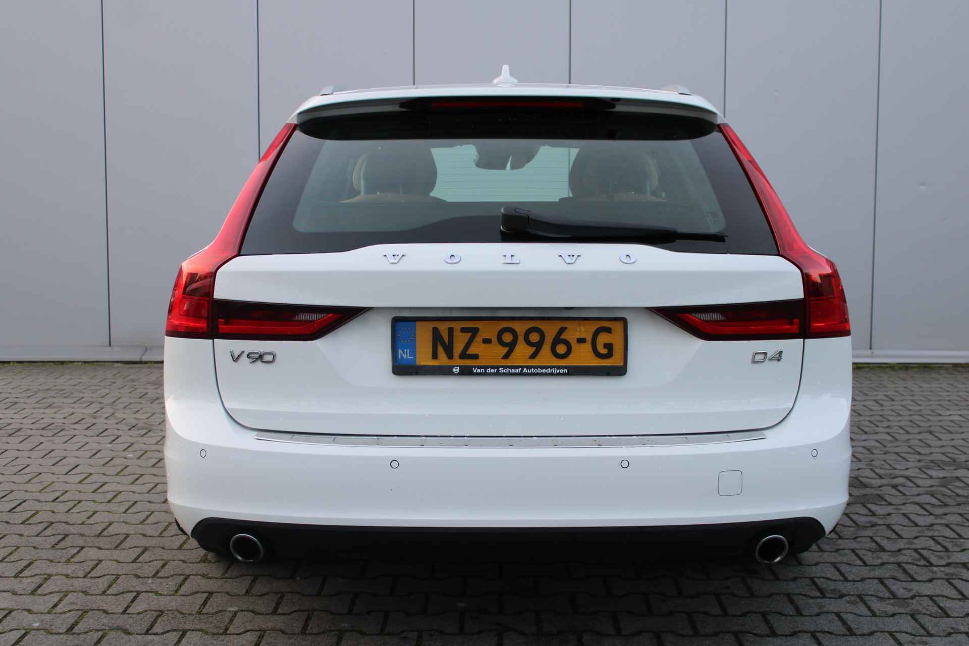 Volvo V90 D4 Automaat Momentum | Dealer onderhouden | Leder  | Full LED | - 6/32