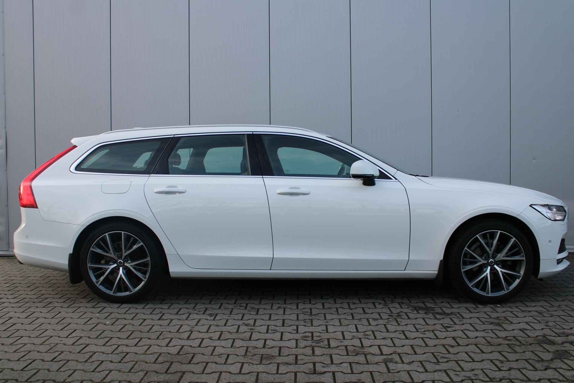 Volvo V90 D4 Automaat Momentum | Dealer onderhouden | Leder  | Full LED | - 7/32