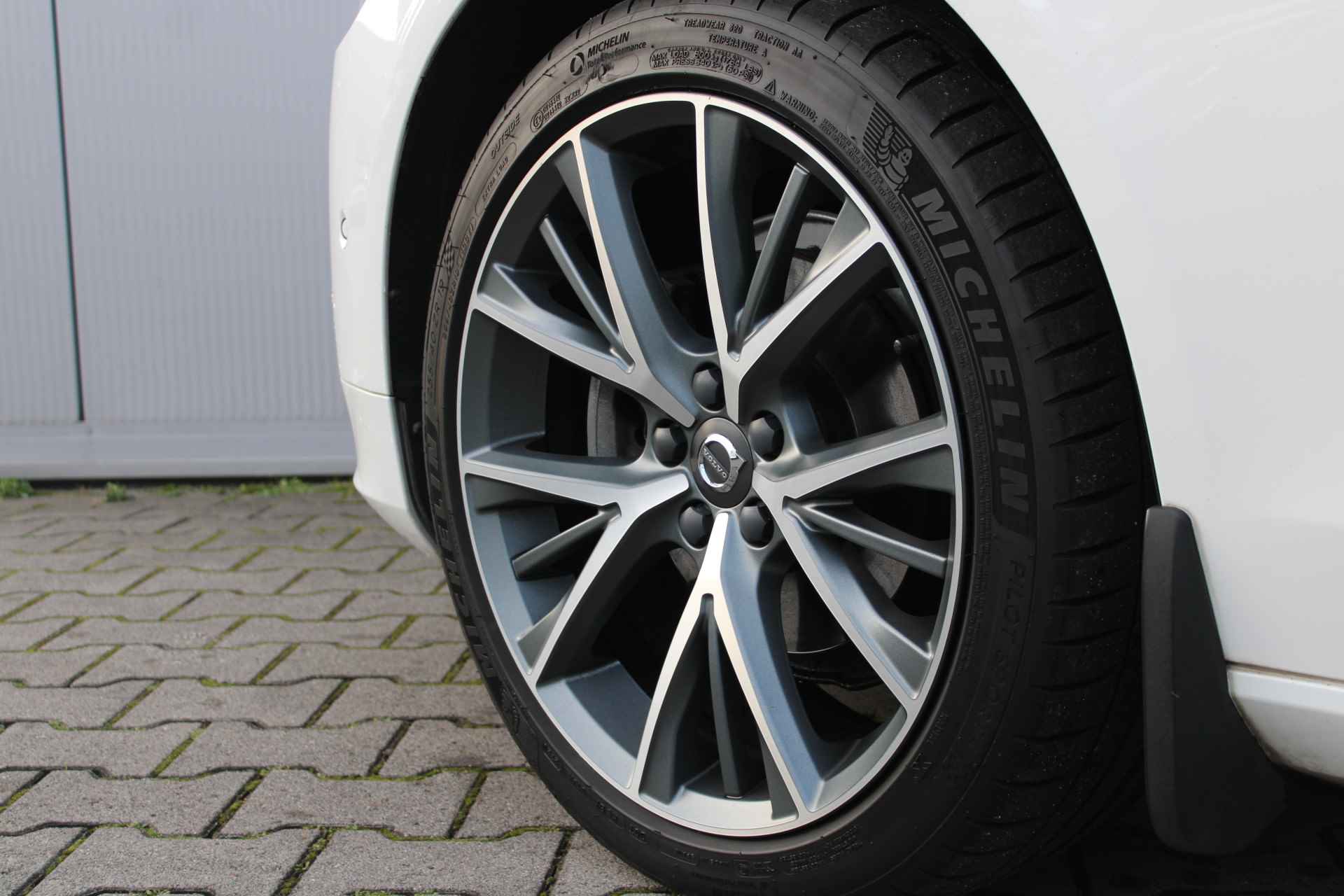 Volvo V90 D4 Automaat Momentum | Dealer onderhouden | Leder  | Full LED | - 11/32