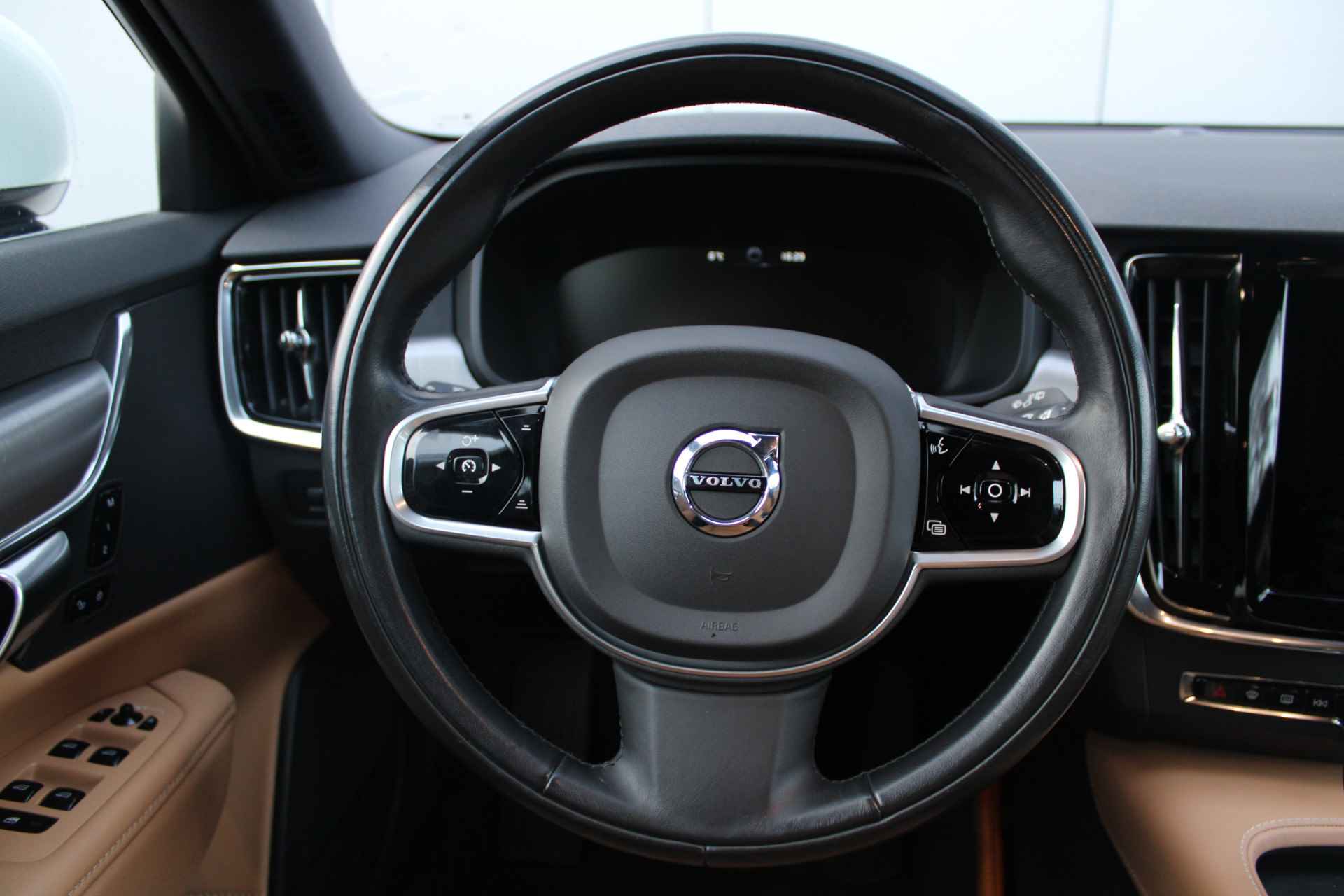 Volvo V90 D4 Automaat Momentum | Dealer onderhouden | Leder  | Full LED | - 27/32