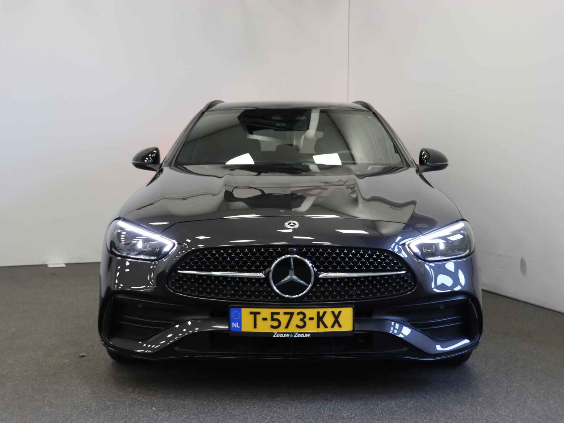 Mercedes-Benz C-klasse Estate 300 e AMG Line | Plug-In hybride | Panoramaschuifdak | Rondom camera | Trekhaak | Lederen bekleding | Zeer complete auto! - 2/51