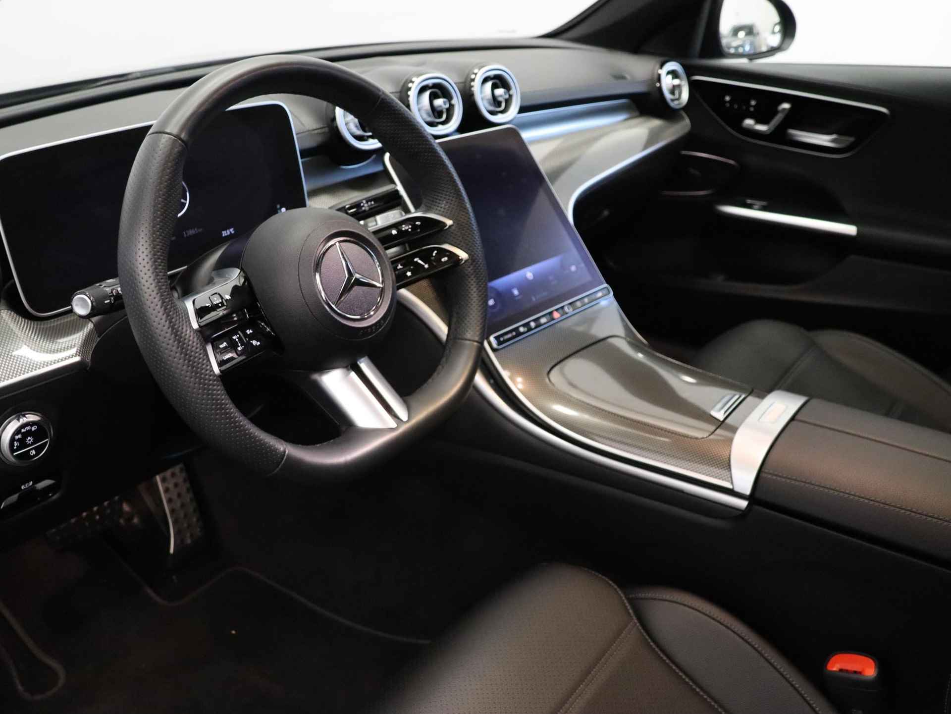 Mercedes-Benz C-klasse Estate 300 e AMG Line | Plug-In hybride | Panoramaschuifdak | Rondom camera | Trekhaak | Lederen bekleding | Zeer complete auto! - 21/51