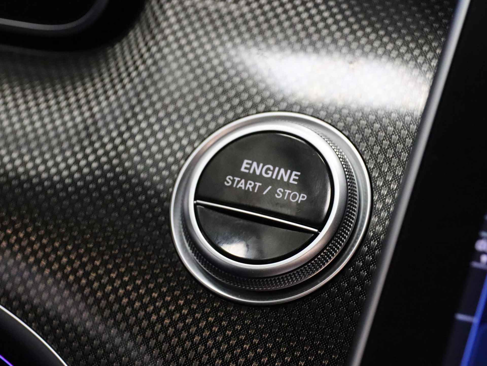 Mercedes-Benz C-klasse Estate 300 e AMG Line | Plug-In hybride | Panoramaschuifdak | Rondom camera | Trekhaak | Lederen bekleding | Zeer complete auto! - 41/51