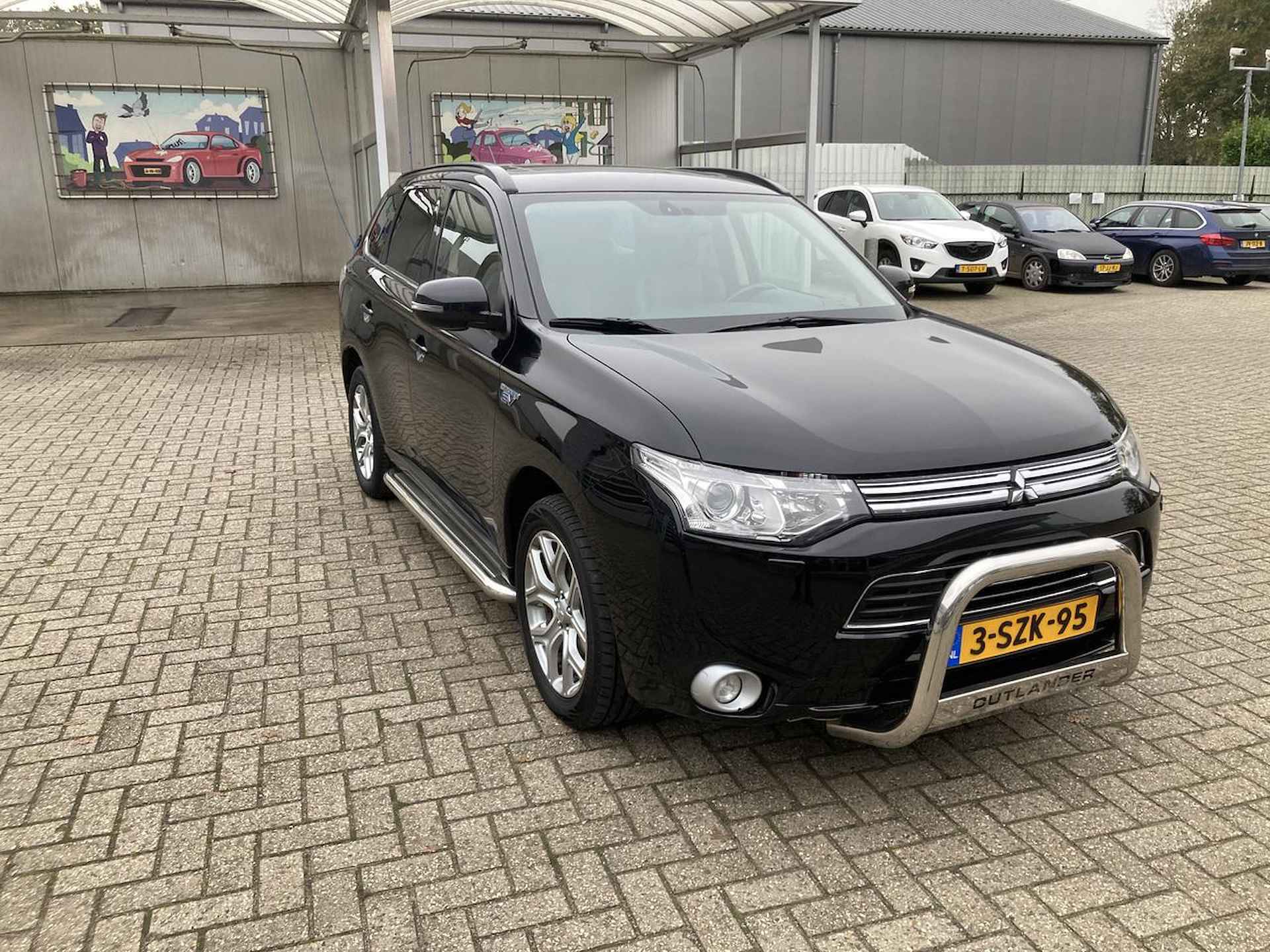 Mitsubishi Outlander - 3/13