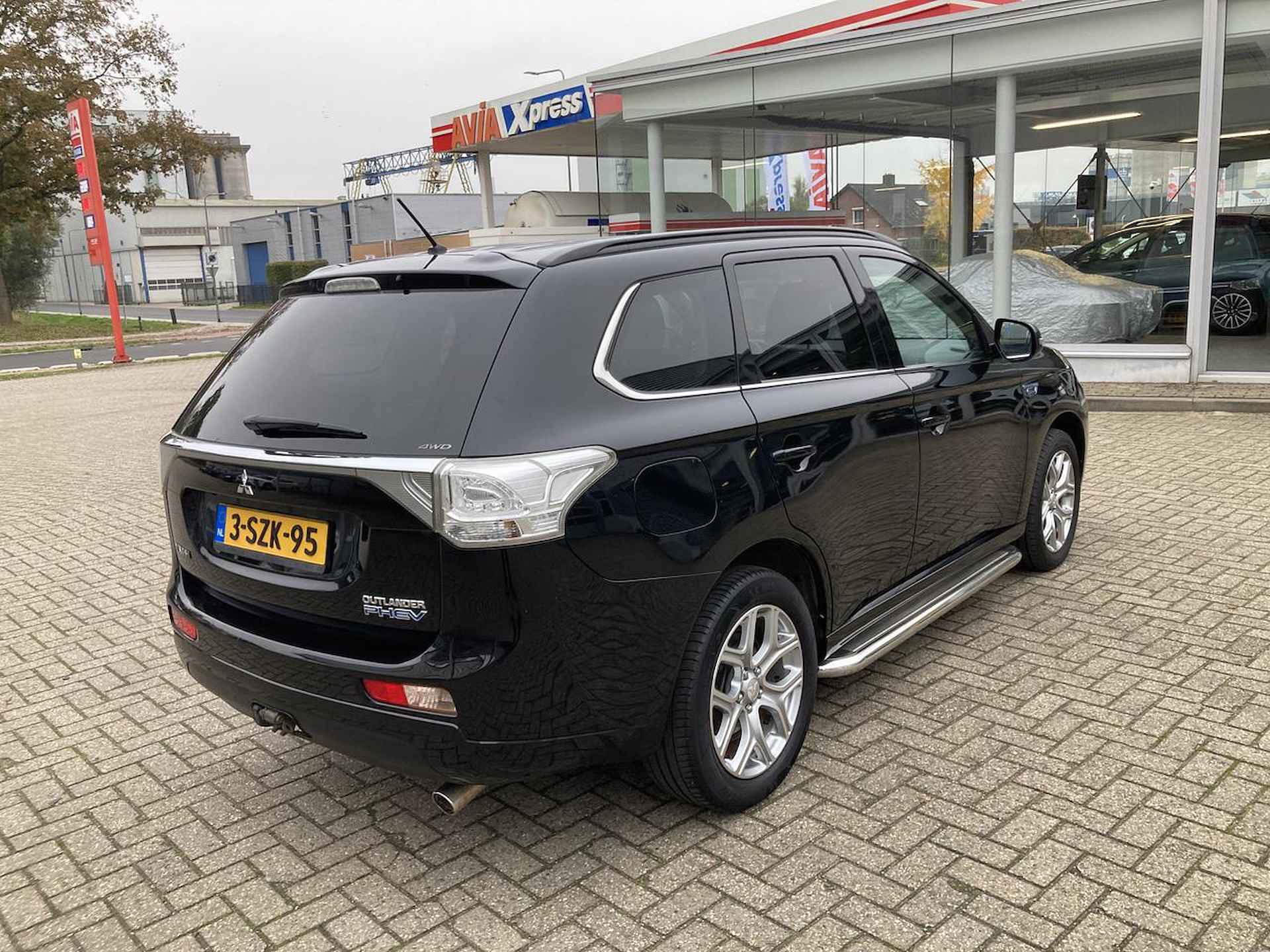 Mitsubishi Outlander - 4/13