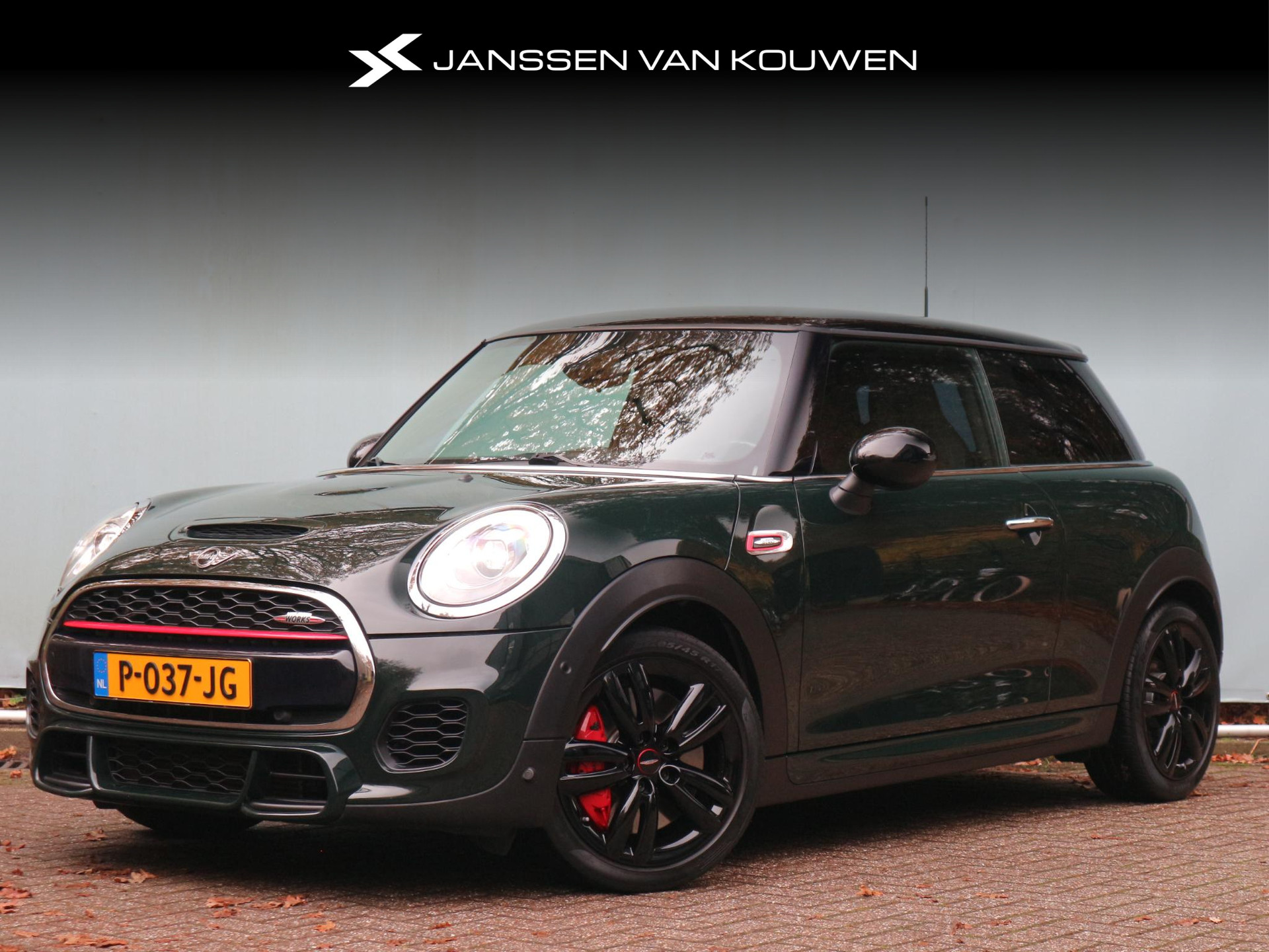 Mini Mini 2.0 John Cooper Works 231 pk Automaat / Rebel Green / Parkeersensoren vóór & achter