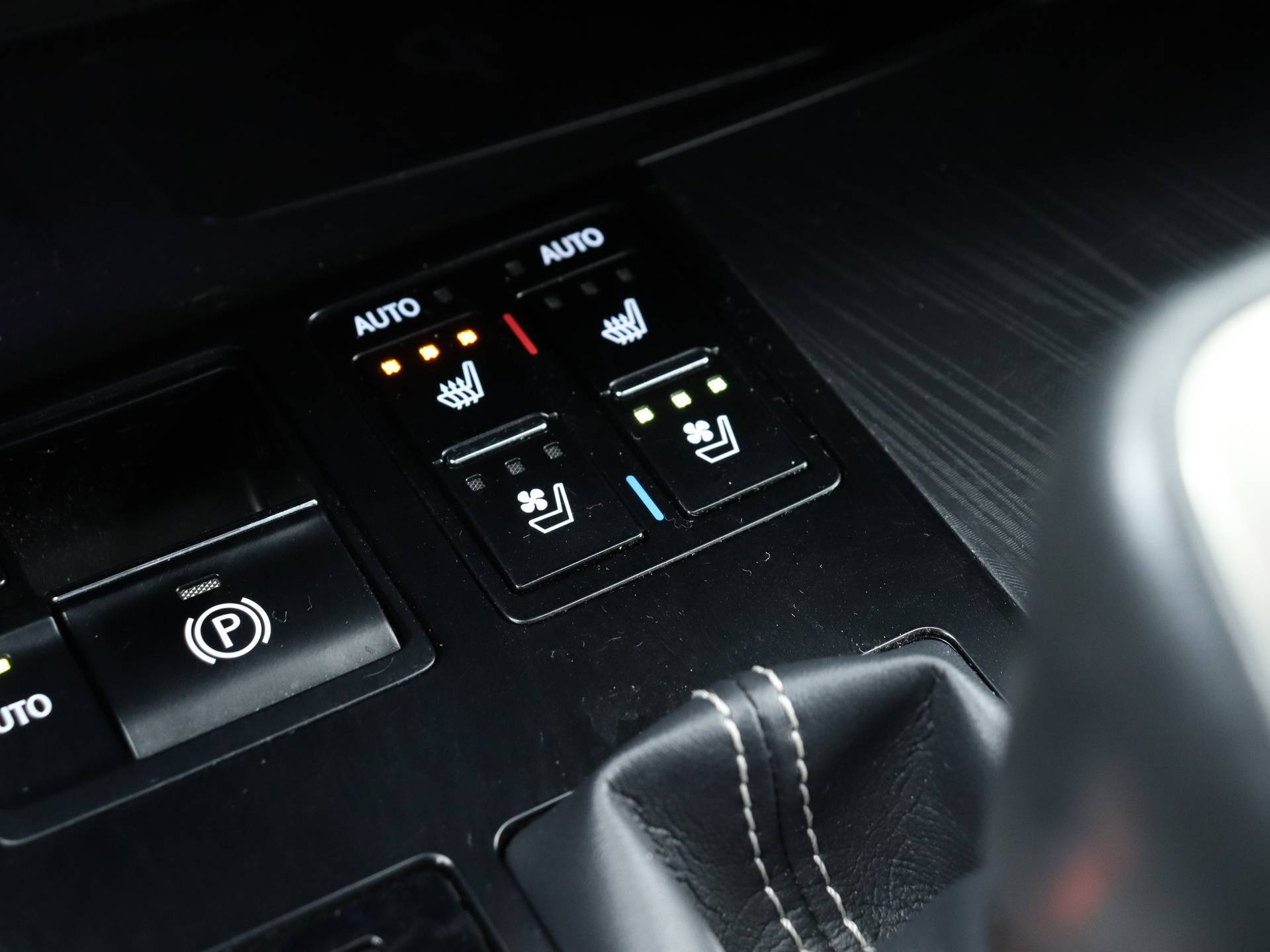 Lexus RX 450h Luxury Line Limited | Triple LED | 20" LM velgen | Stoelgeheugen | Stoelventilatie | Draadloze telefoonlader | - 40/44