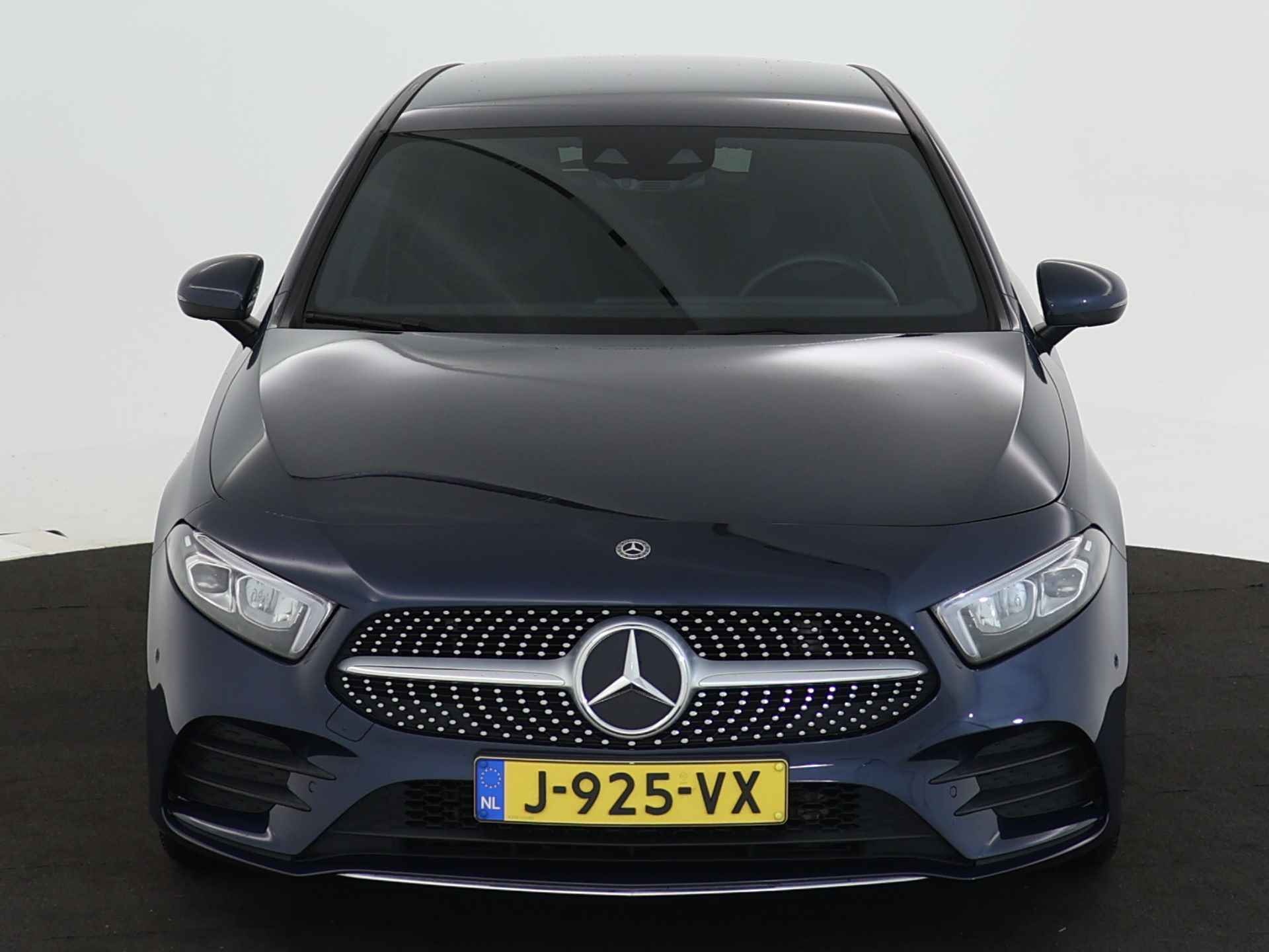 Mercedes-Benz A-Klasse 180 Business Solution AMG | AMG Styling | Sfeerverlichting | Achteruitrijcamera | Dodehoekassistent | LED koplampen | Inclusief 24 maanden MB Certified garantie voor Europa. - 27/44