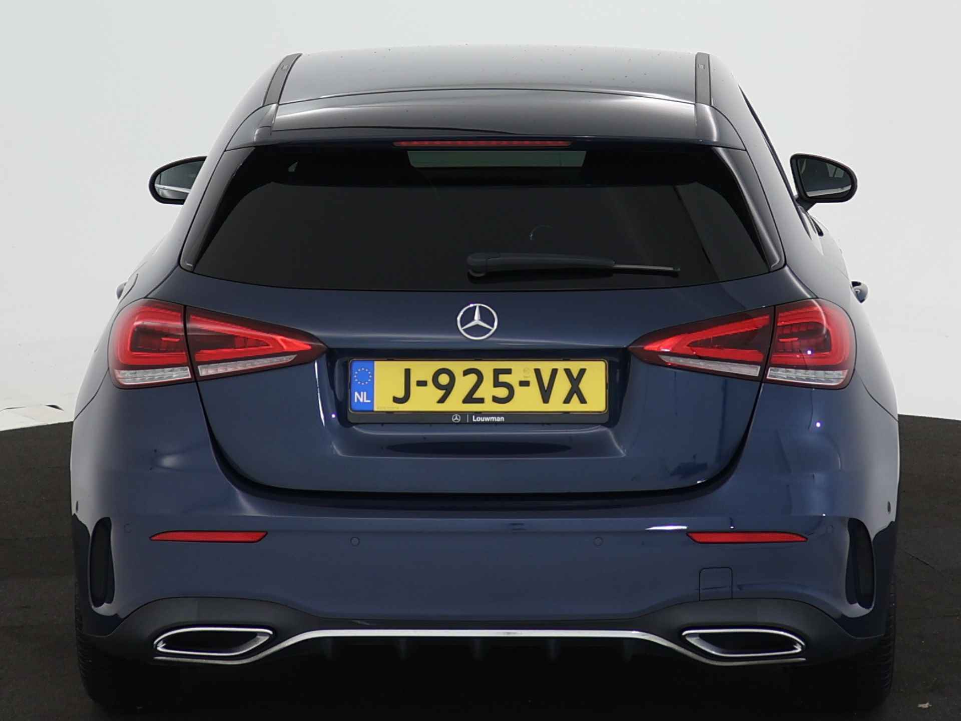 Mercedes-Benz A-Klasse 180 Business Solution AMG | AMG Styling | Sfeerverlichting | Achteruitrijcamera | Dodehoekassistent | LED koplampen | Inclusief 24 maanden MB Certified garantie voor Europa. - 29/44