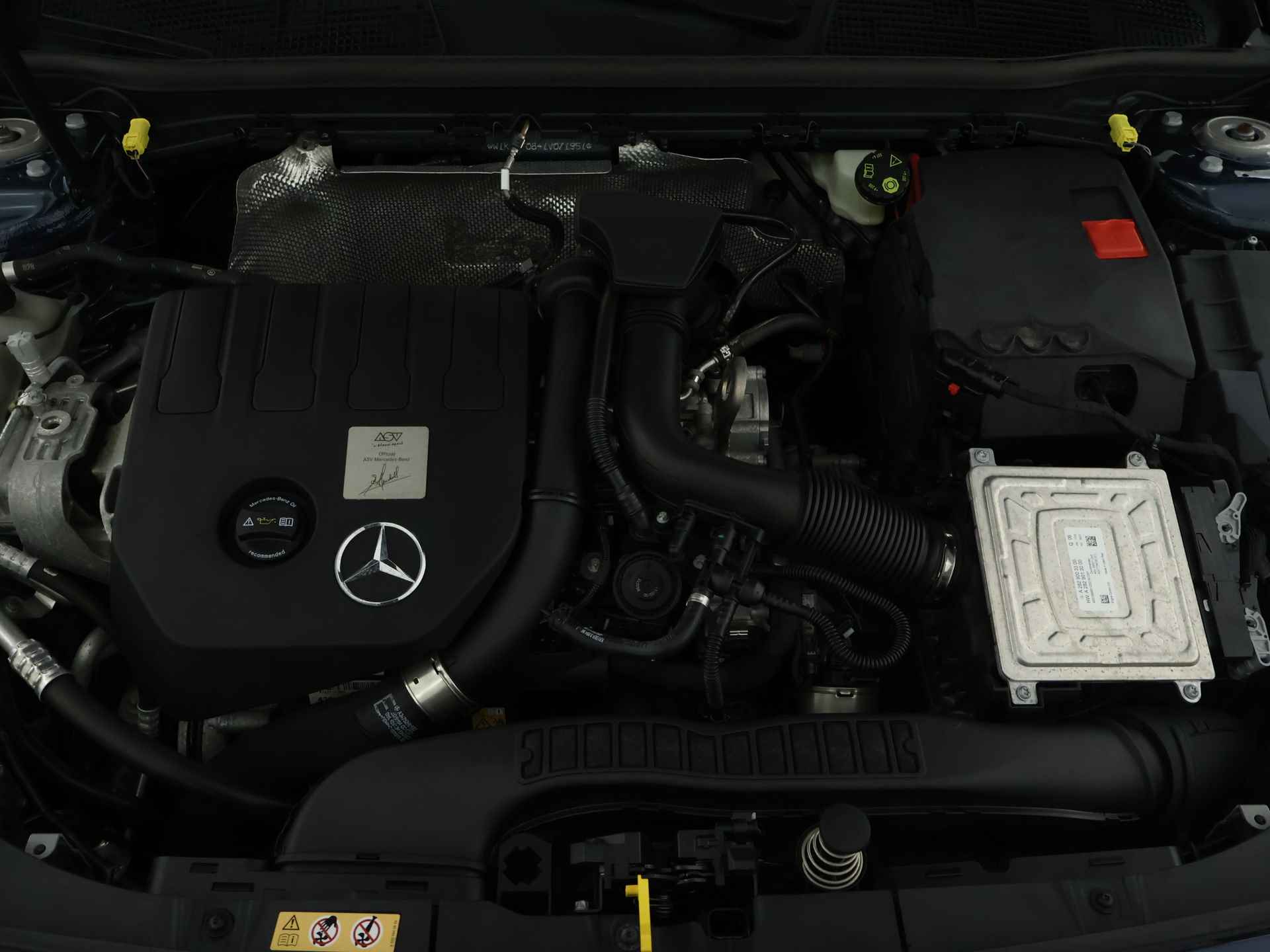 Mercedes-Benz A-Klasse 180 Business Solution AMG | AMG Styling | Sfeerverlichting | Achteruitrijcamera | Dodehoekassistent | LED koplampen | Inclusief 24 maanden MB Certified garantie voor Europa. - 40/44