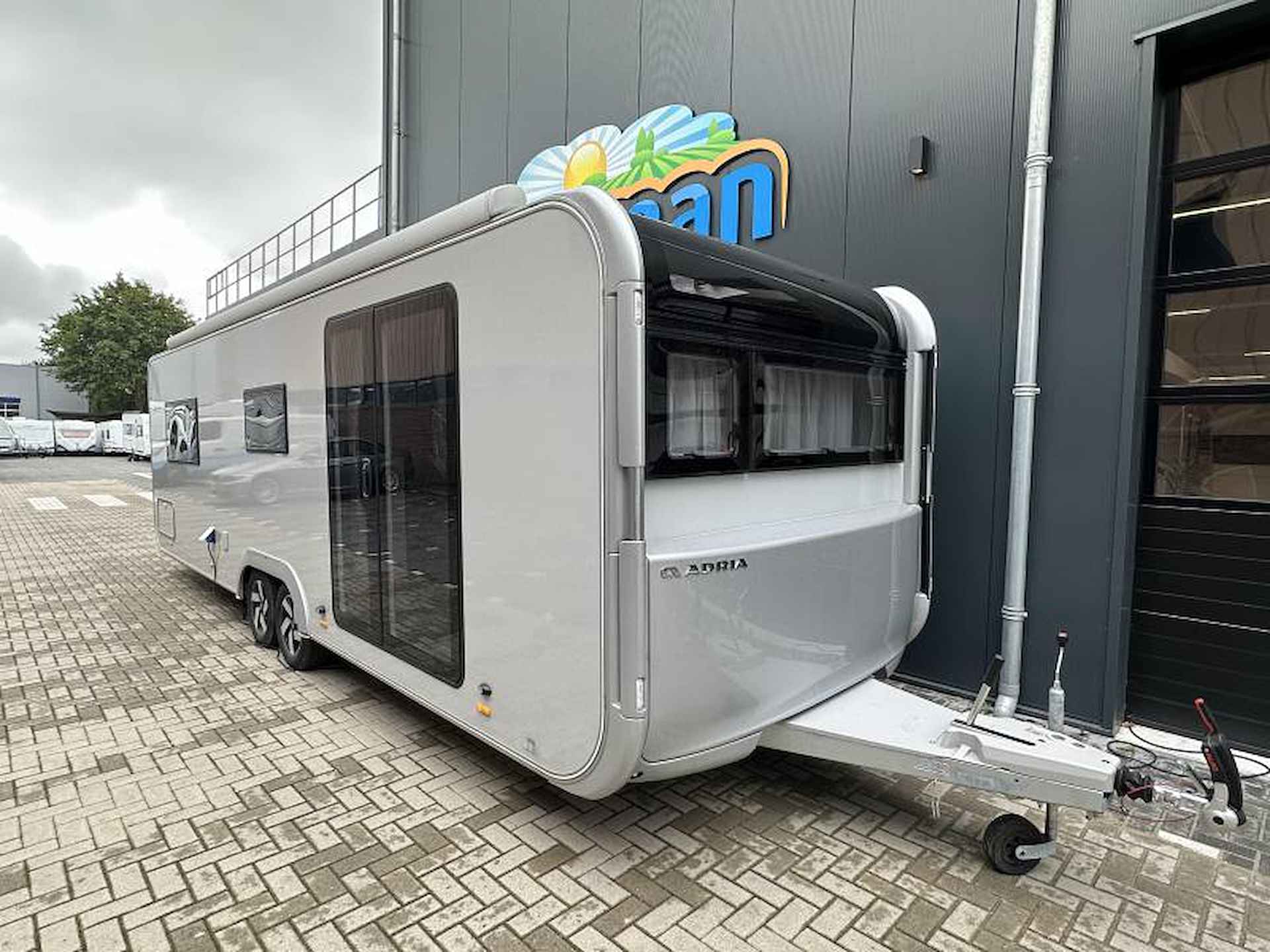 Adria Astella 754 DP Queensbed - 3/18