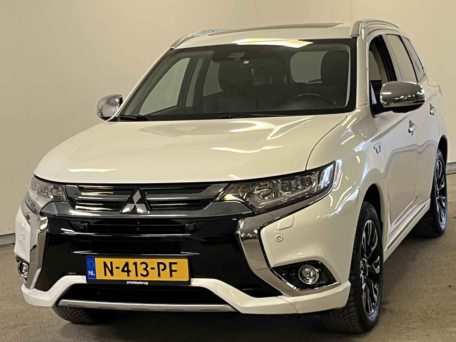 Mitsubishi Outlander 2.0 PHEV Premium Luxe uitvoering met trekhaak!! - 9/35