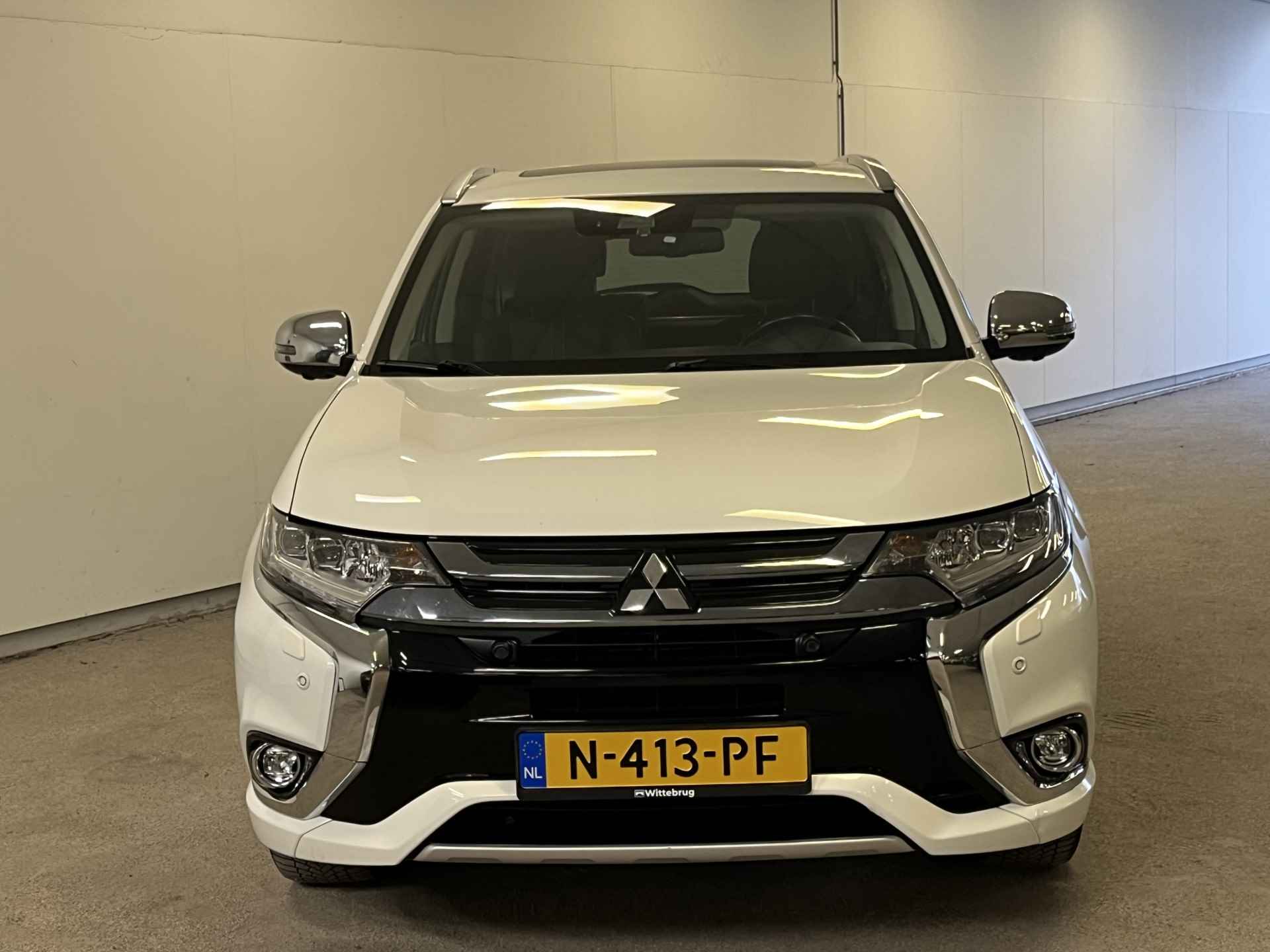 Mitsubishi Outlander 2.0 PHEV Premium Luxe uitvoering met trekhaak!! - 10/35