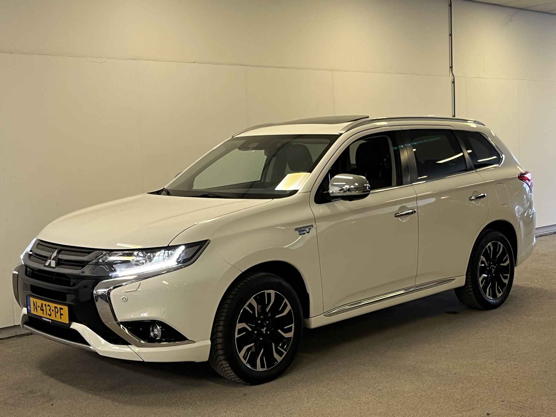 Mitsubishi Outlander 2.0 PHEV Premium Luxe uitvoering met trekhaak!! - 24/35