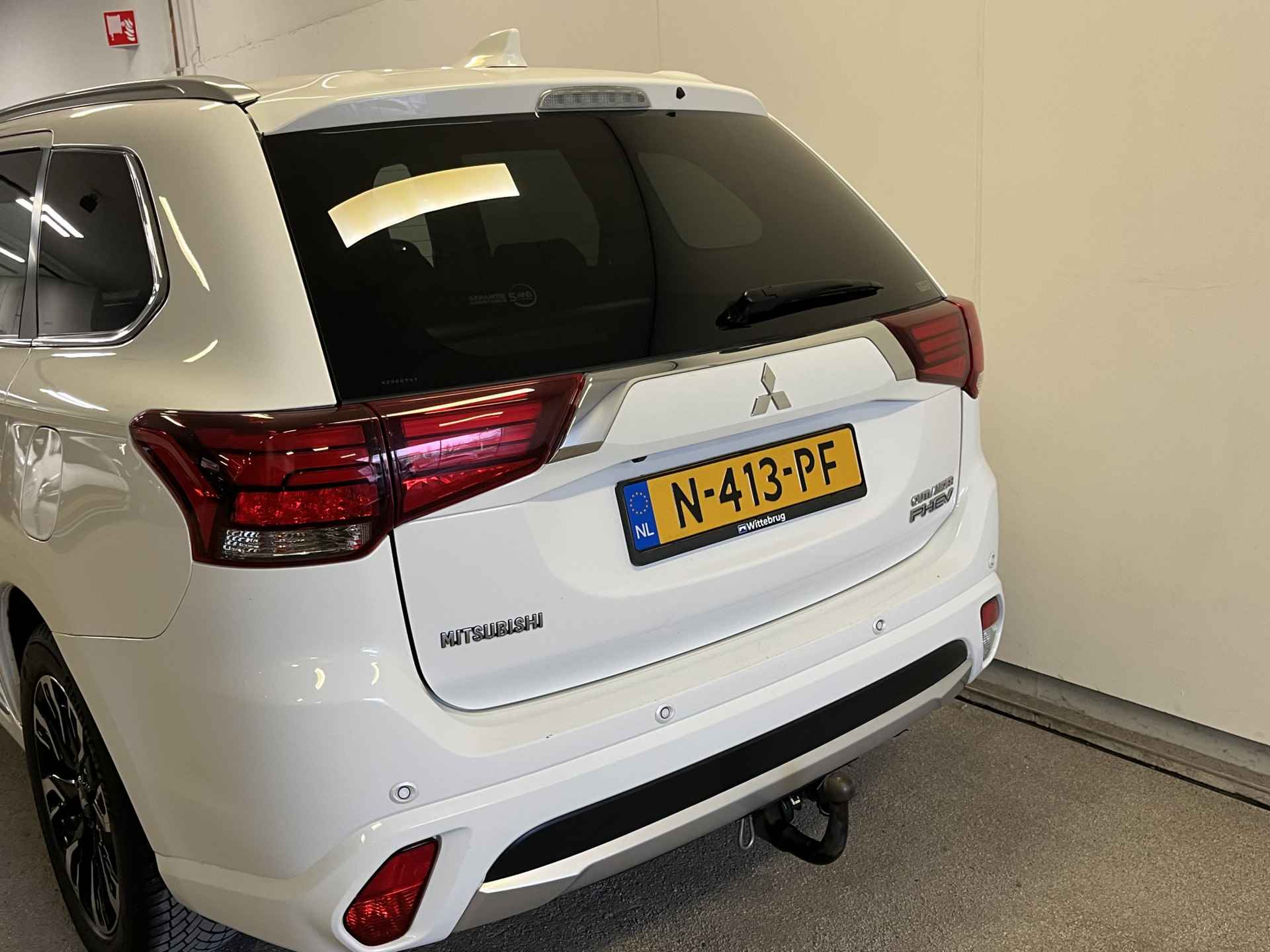 Mitsubishi Outlander 2.0 PHEV Premium Luxe uitvoering met trekhaak!! - 27/35