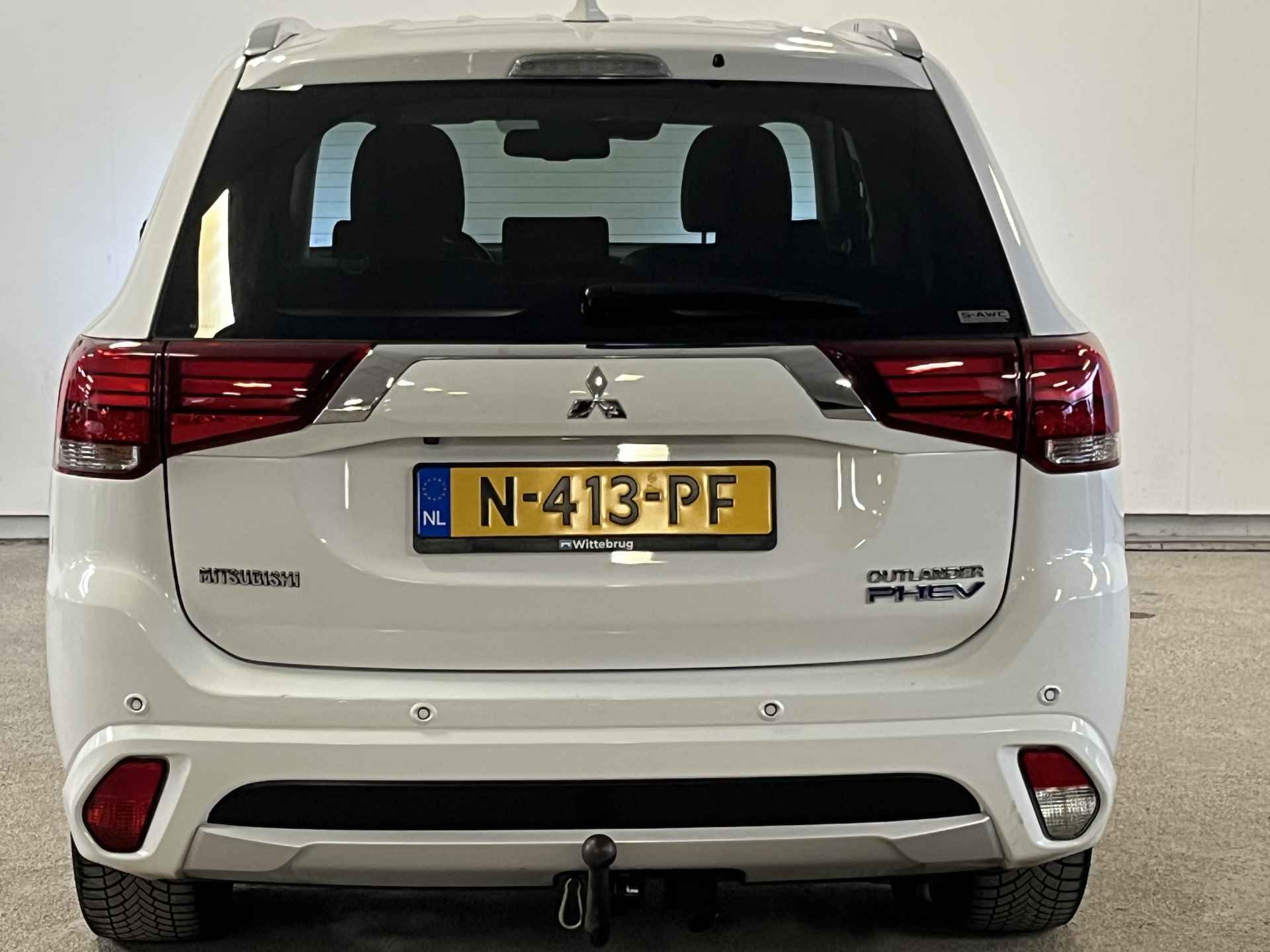 Mitsubishi Outlander 2.0 PHEV Premium Luxe uitvoering met trekhaak!! - 30/35