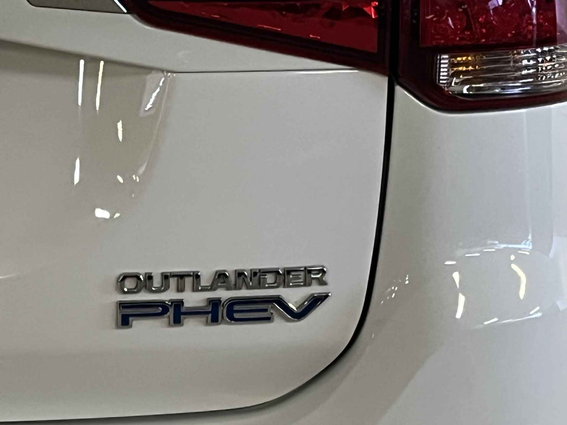 Mitsubishi Outlander 2.0 PHEV Premium Luxe uitvoering met trekhaak!! - 31/35