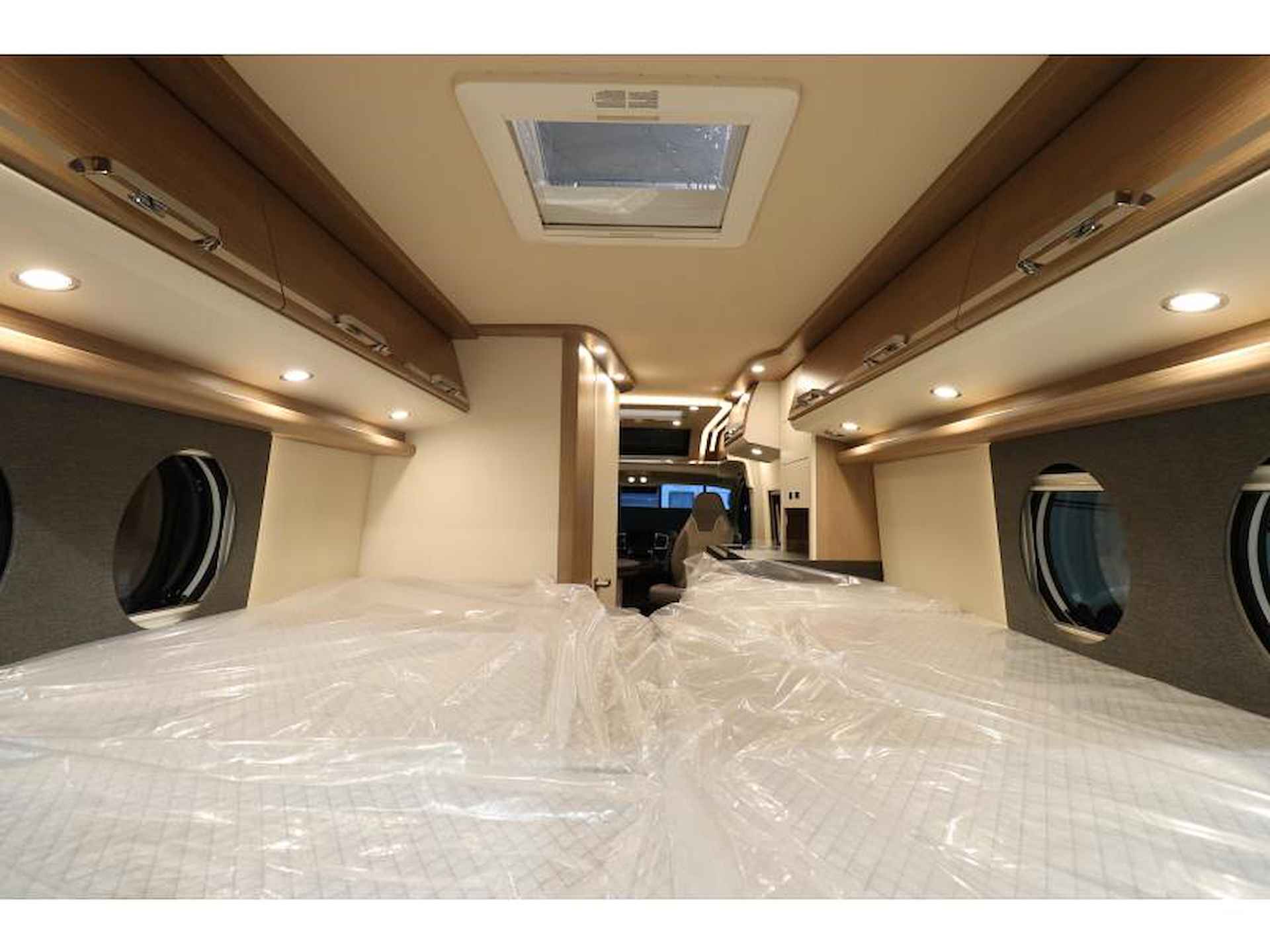 Malibu First Class Two Room 640 LERB GT skyview - 16/18