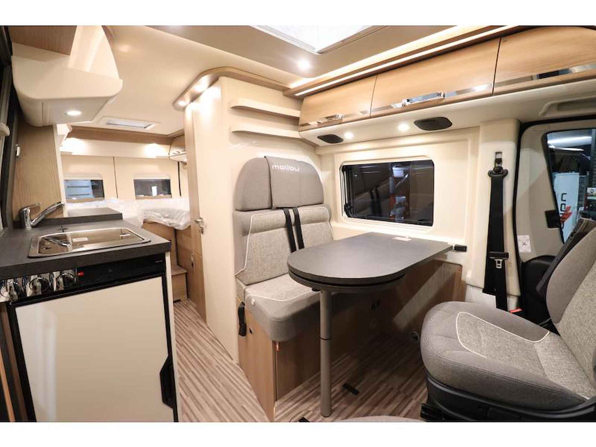 Malibu First Class Two Room 640 LERB GT skyview - 11/18