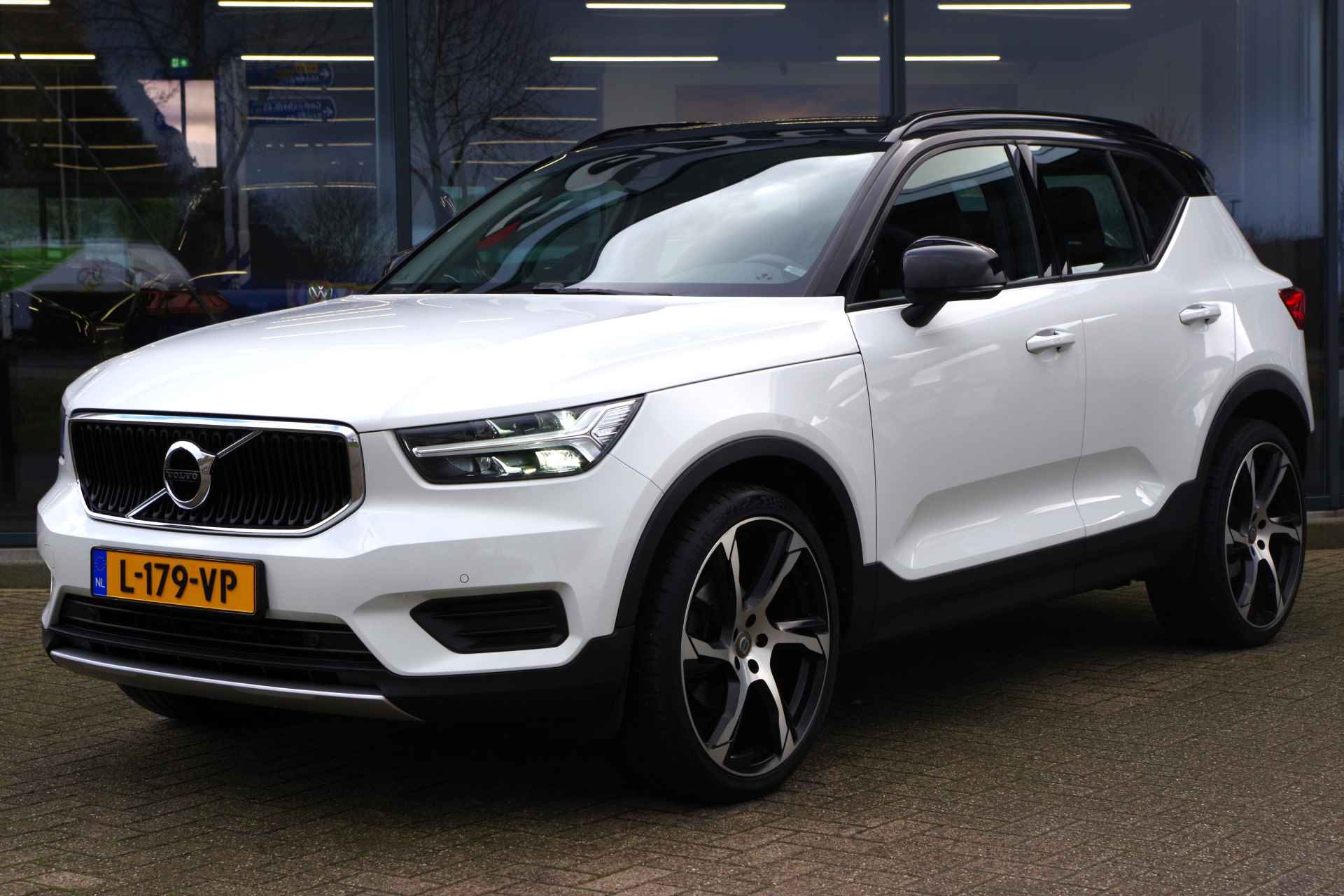 Volvo XC40 1.5 T3 157 PK Momentum, LED, Trekhaak, Harman / Kardonn, Camera, Stoelverwarming - 7/41