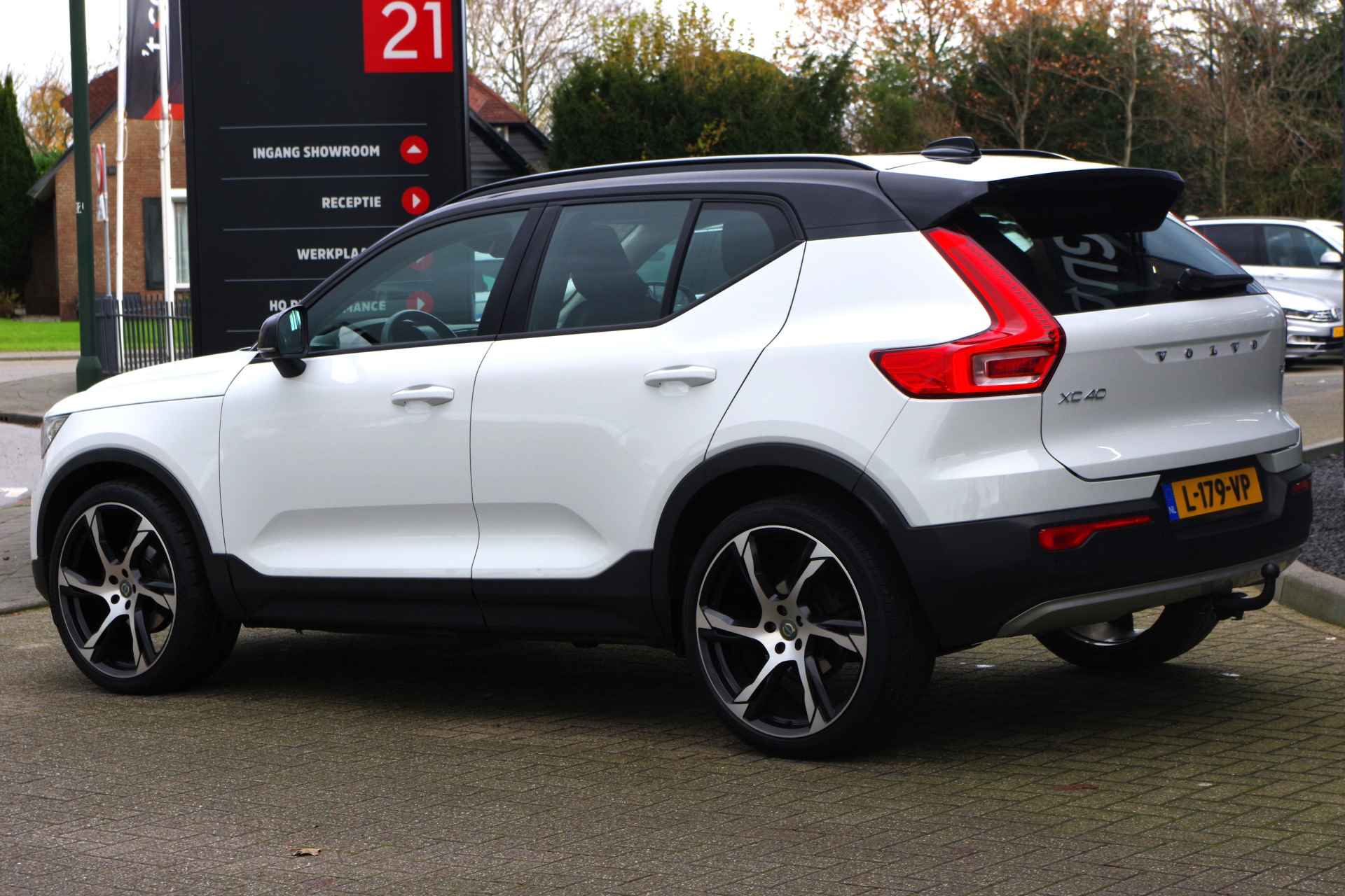 Volvo XC40 1.5 T3 157 PK Momentum, LED, Trekhaak, Harman / Kardonn, Camera, Stoelverwarming - 11/41