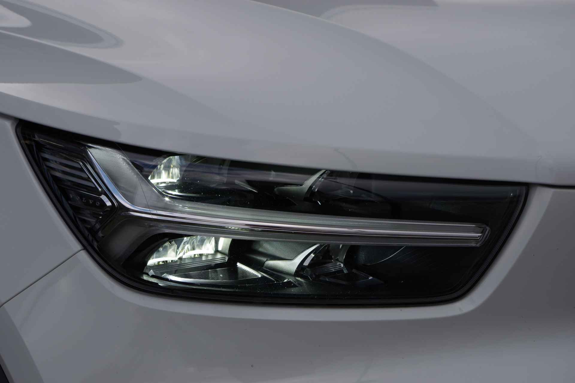 Volvo XC40 1.5 T3 157 PK Momentum, LED, Trekhaak, Harman / Kardonn, Camera, Stoelverwarming - 19/41