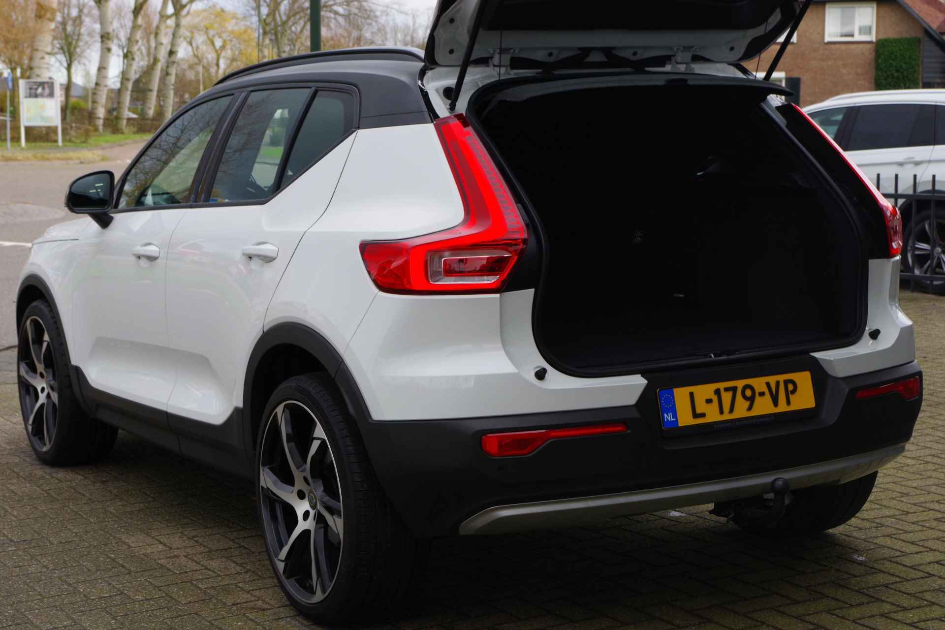 Volvo XC40 1.5 T3 157 PK Momentum, LED, Trekhaak, Harman / Kardonn, Camera, Stoelverwarming - 26/41