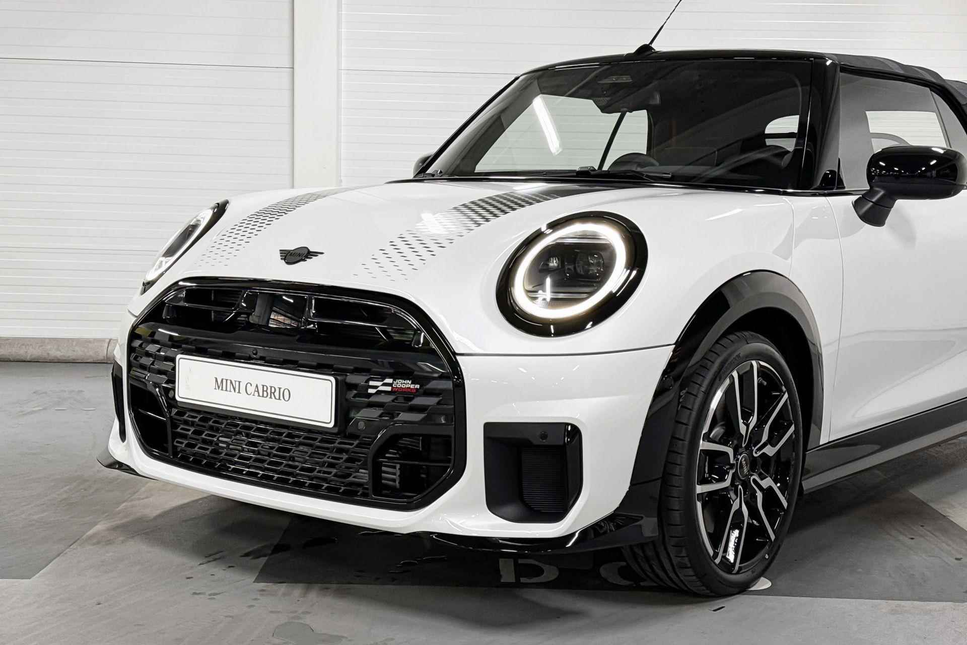 MINI Cabrio Cooper S John Cooper Works | Pakket XL | 18inch - 19/24