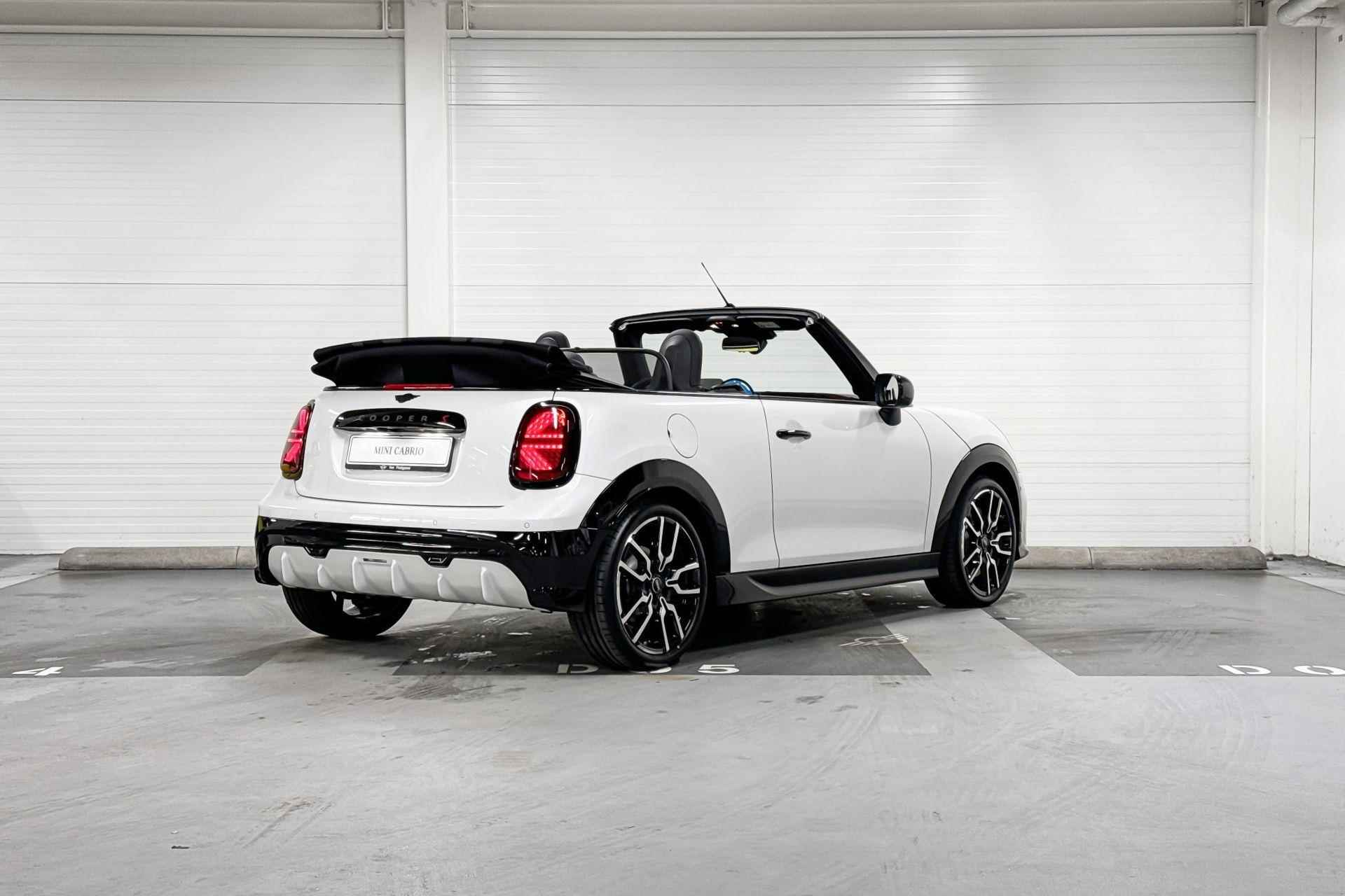 MINI Cabrio Cooper S John Cooper Works | Pakket XL | 18inch - 23/24