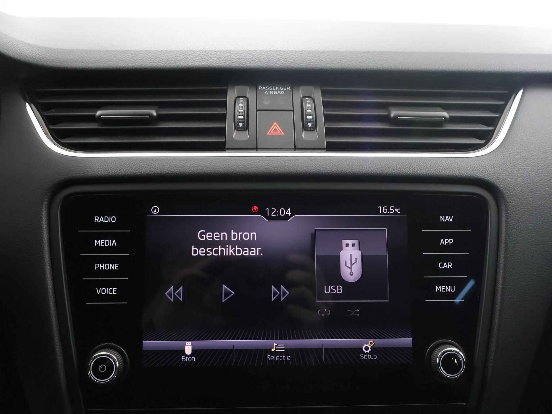 Skoda Octavia Combi 1.0 TSI Greentech Ambition Business | Trekhaak | Navigatie | Parkeersensoren | Stoelverwarming | Climate Control | Cruise Control | - 17/42