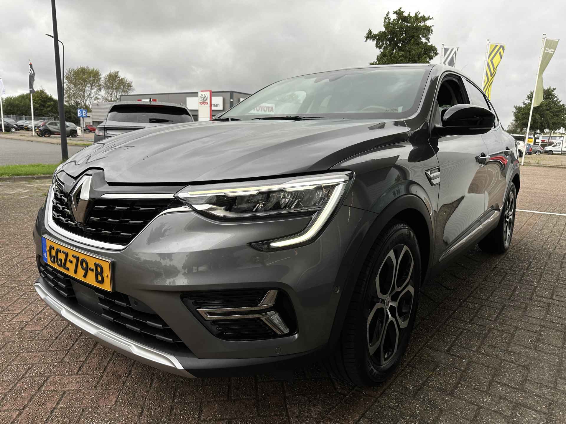 Renault Arkana 1.6 E-Tech Hybrid 145 Intens | adaptieve cruise | stoel- en stuurverwarming | Easy Park Assist | tijdelijk gratis Top Afleverpakket twv Eur 695 - 4/53