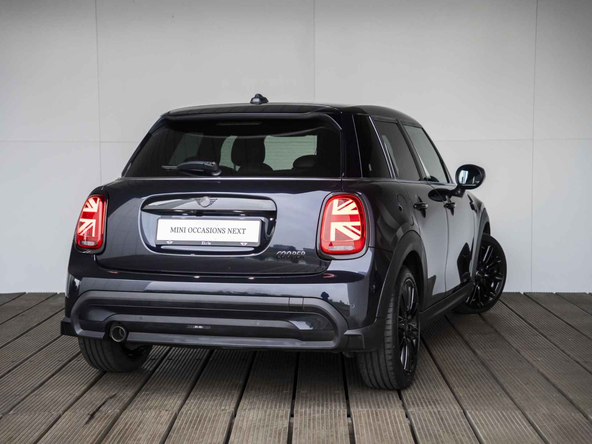 MINI 5-deurs Cooper Aut. Driving Assistant Pakket + Piano Black Exterior pack - 2/42