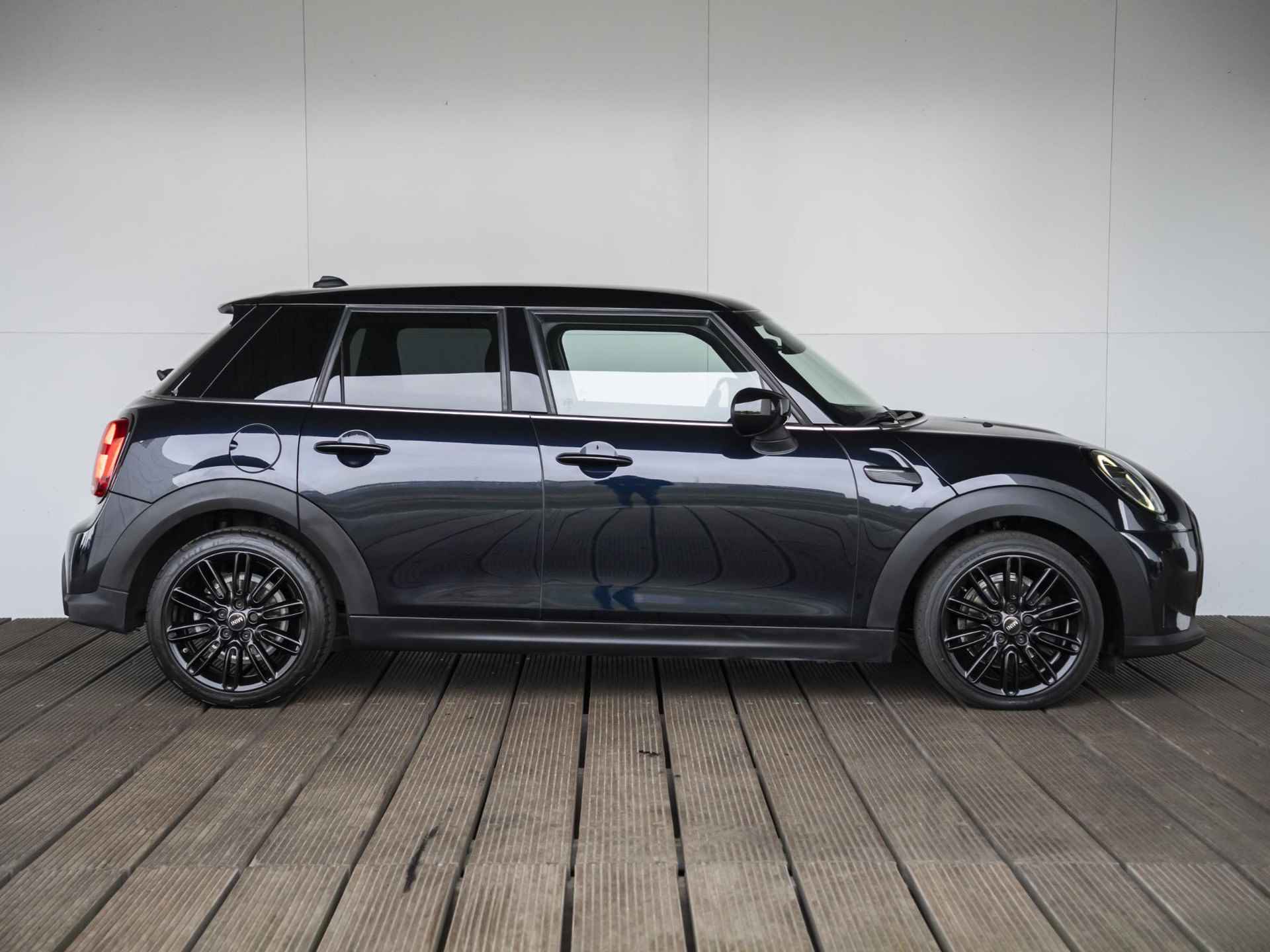 MINI 5-deurs Cooper Aut. Driving Assistant Pakket + Piano Black Exterior pack - 4/42