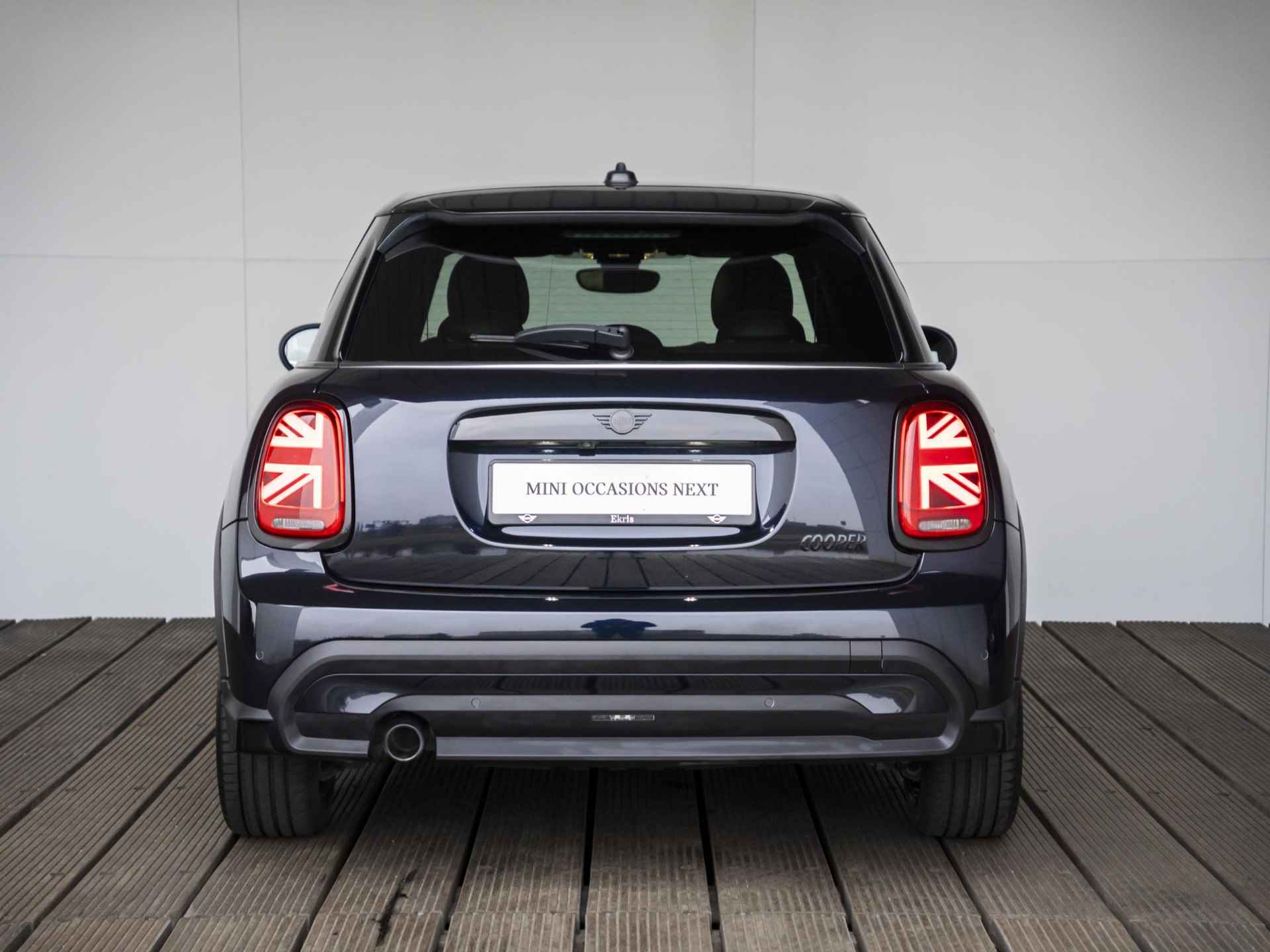 MINI 5-deurs Cooper Aut. Driving Assistant Pakket + Piano Black Exterior pack - 5/42