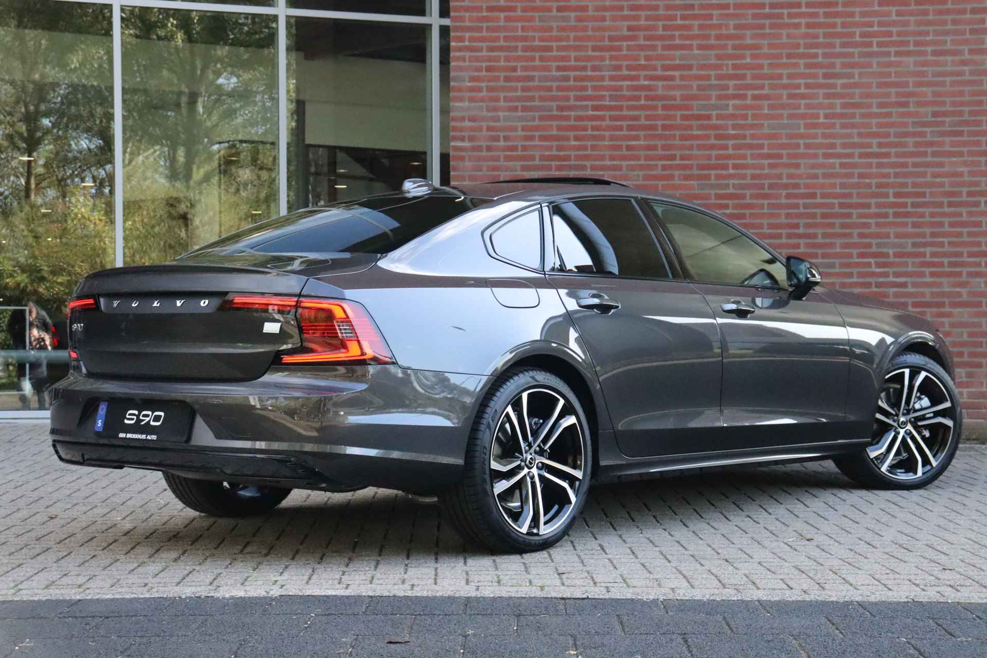 Volvo S90 T8 AWD Recharge Ultimate Dark | Nieuw! | Luchtvering | 360° Camera | Head-Up Display | Schuifdak | Harman Kardon | Adaptieve Cru - 4/61