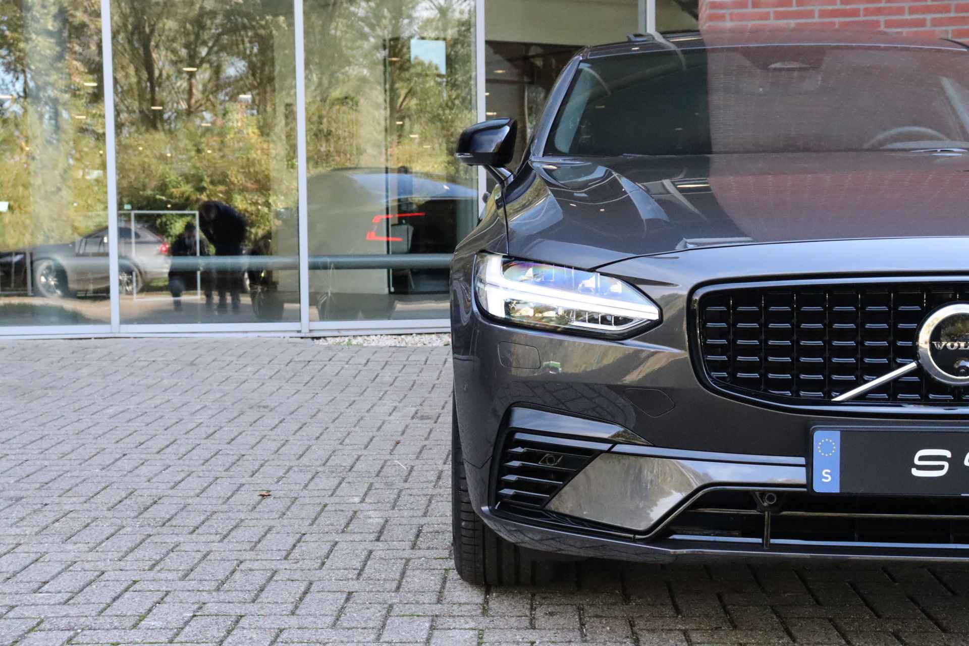 Volvo S90 T8 AWD Recharge Ultimate Dark | Nieuw! | Luchtvering | 360° Camera | Head-Up Display | Schuifdak | Harman Kardon | Adaptieve Cru - 61/61