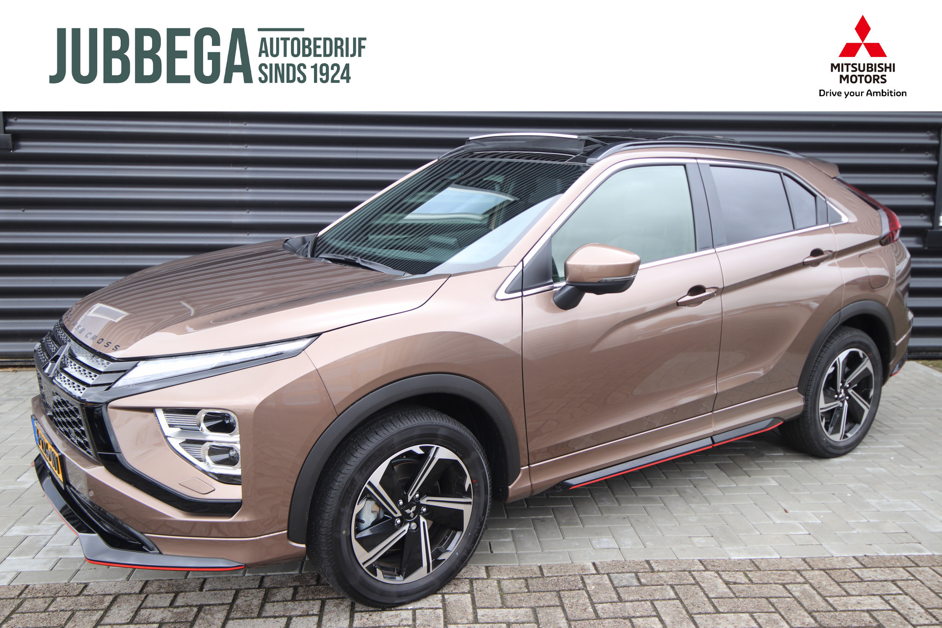 Mitsubishi Eclipse Cross 2.4 PHEV Instyle 'Bronze-Edition' + Red over Black/Carbon Skirt & Stylingpack / NL-Auto / Black Leder