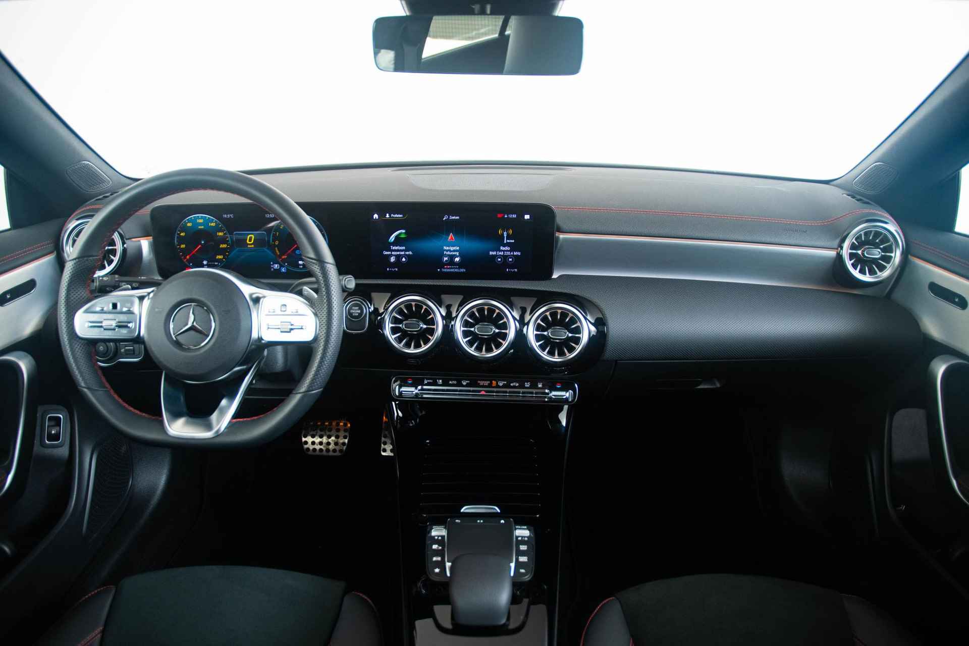 Mercedes-Benz CLA-klasse Shooting Brake 250 e AMG Line Trekhaak - Panoramadak - Keyless Go - Stoelverwarming - Parkeerpakket met camera - Sportstoelen voorin - 3/50